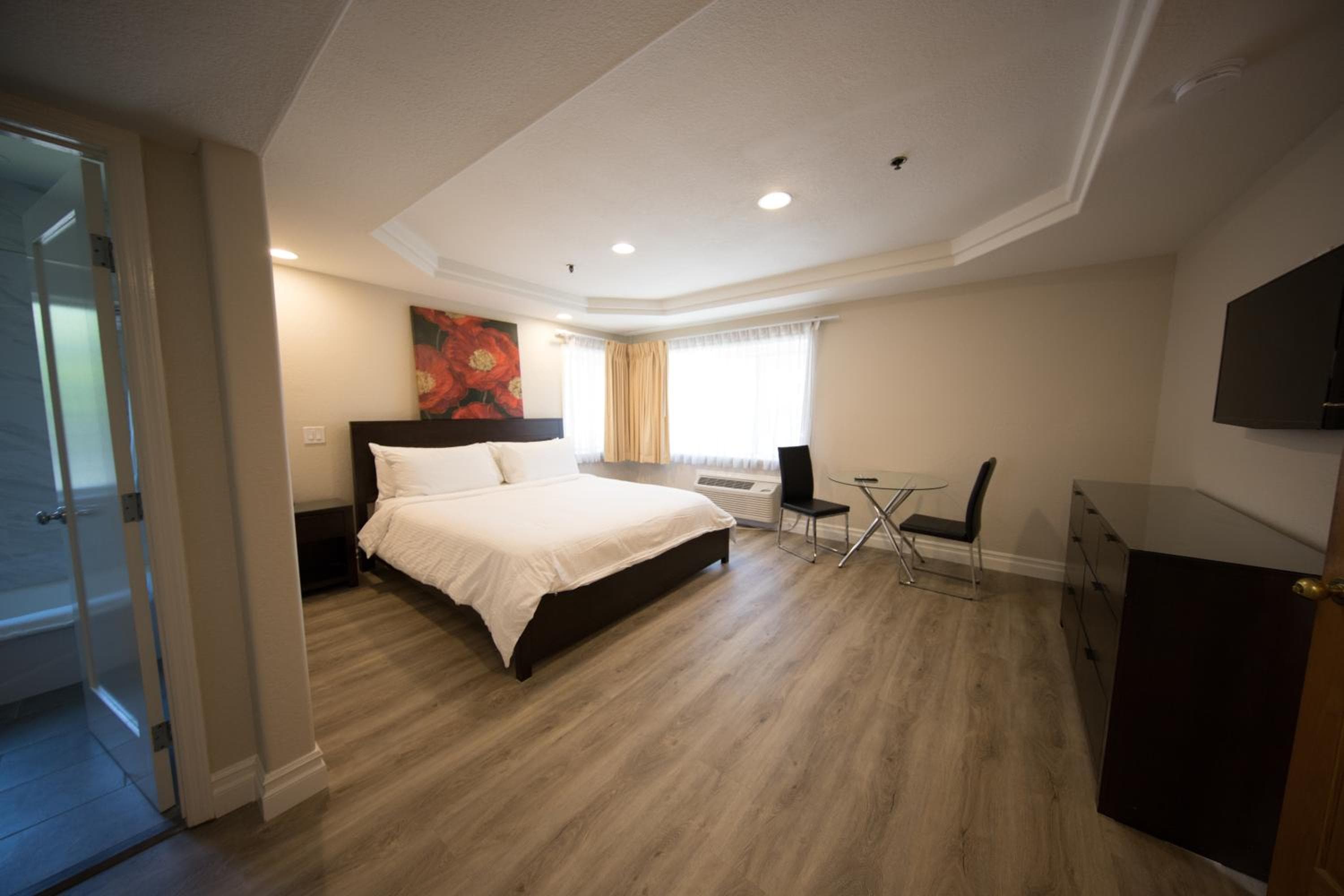 Wilshire Crest Hotel — 5
