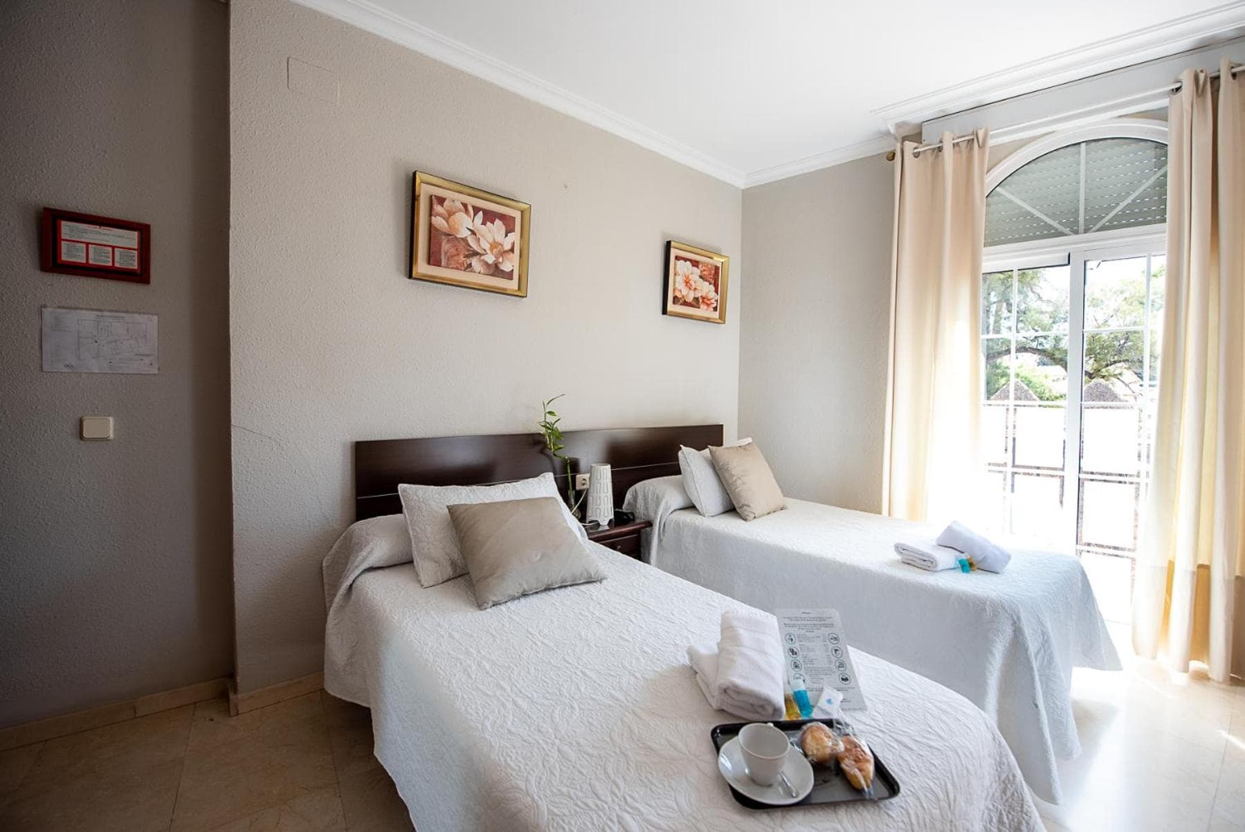 Hostal La Muralla — 24