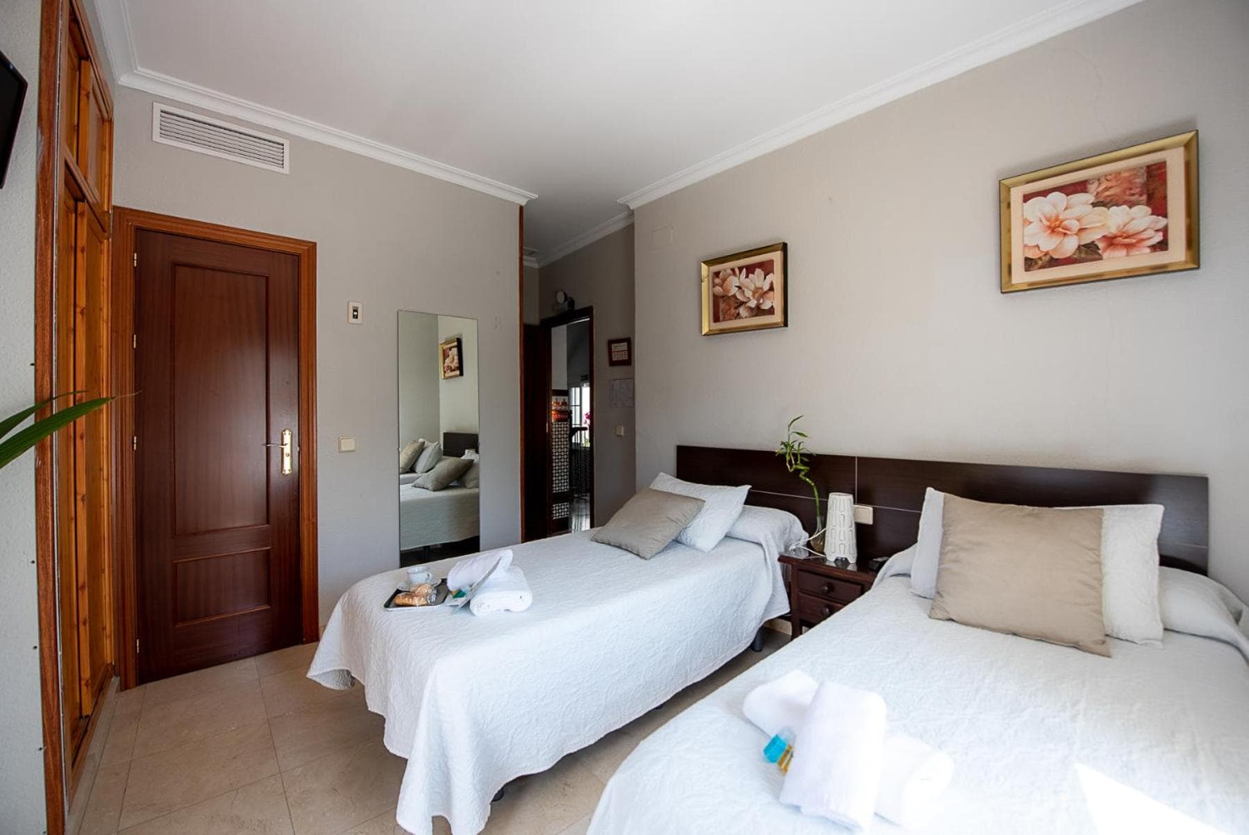 Hostal La Muralla — 6
