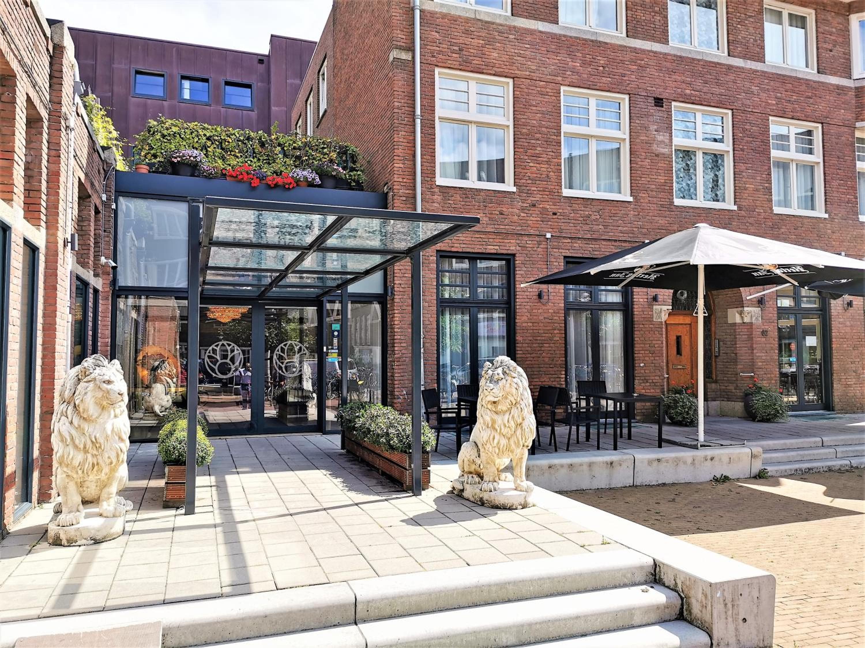 Chasse Hotel — 1