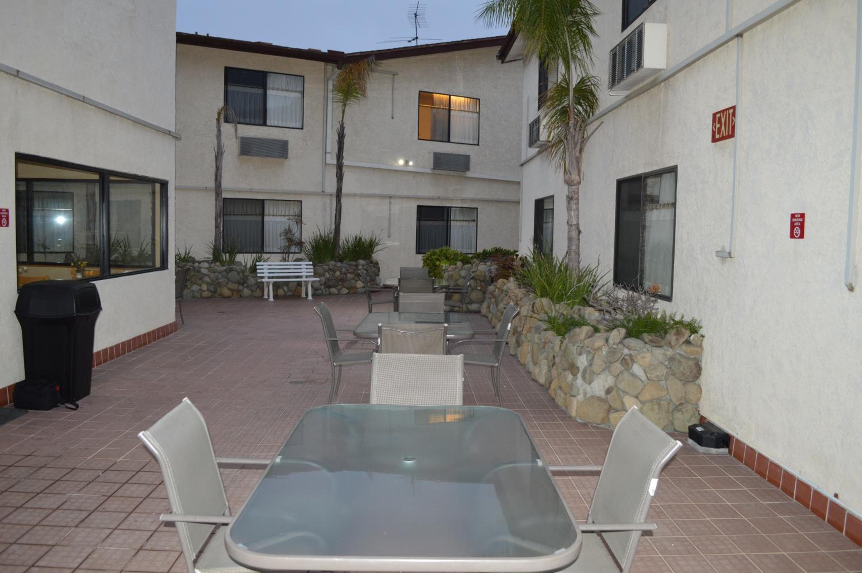 Jolly Roger Hotel — 4