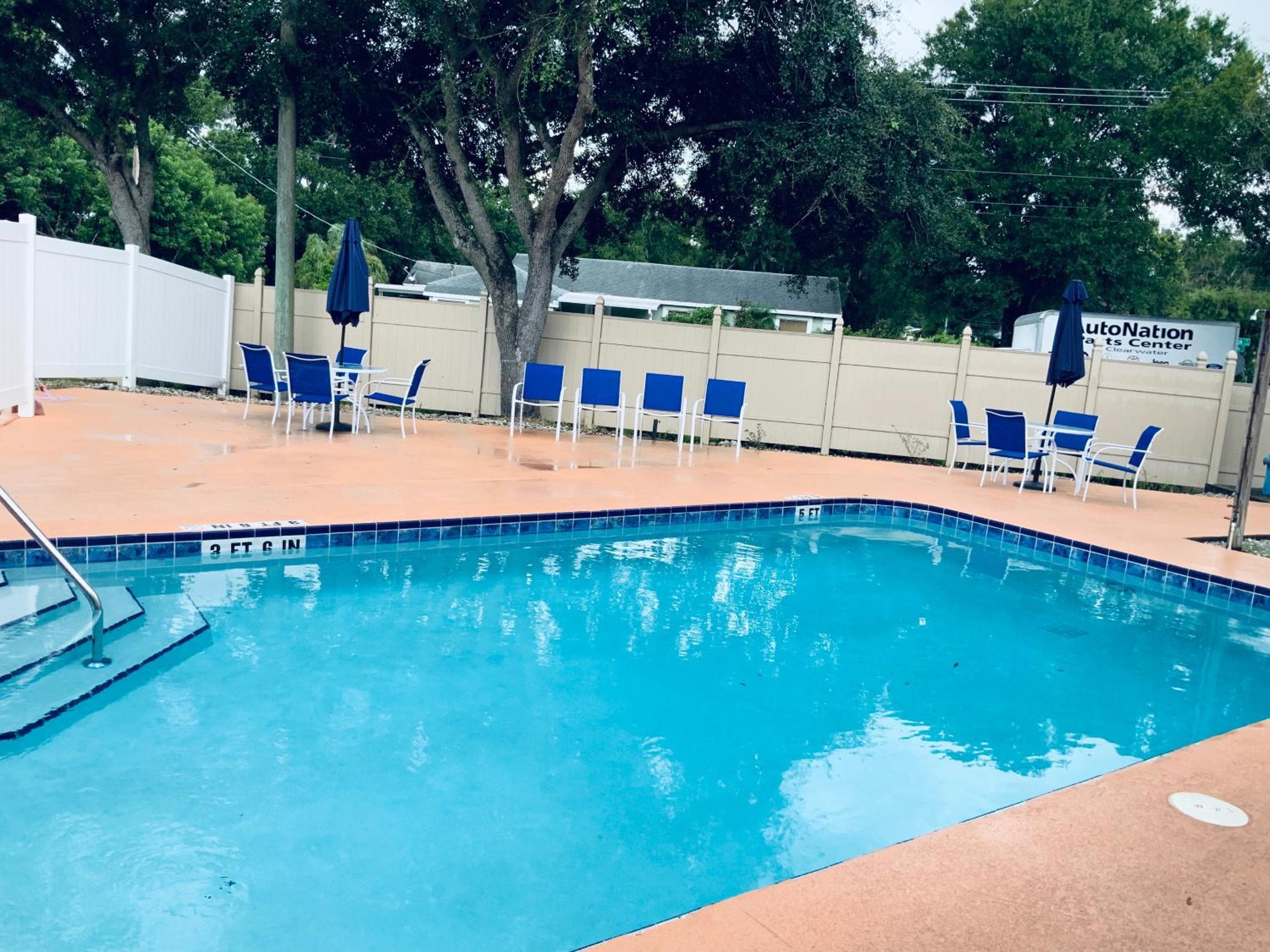 Days Inn & Suites by Wyndham Tampa/Raymond James Stadium — 21