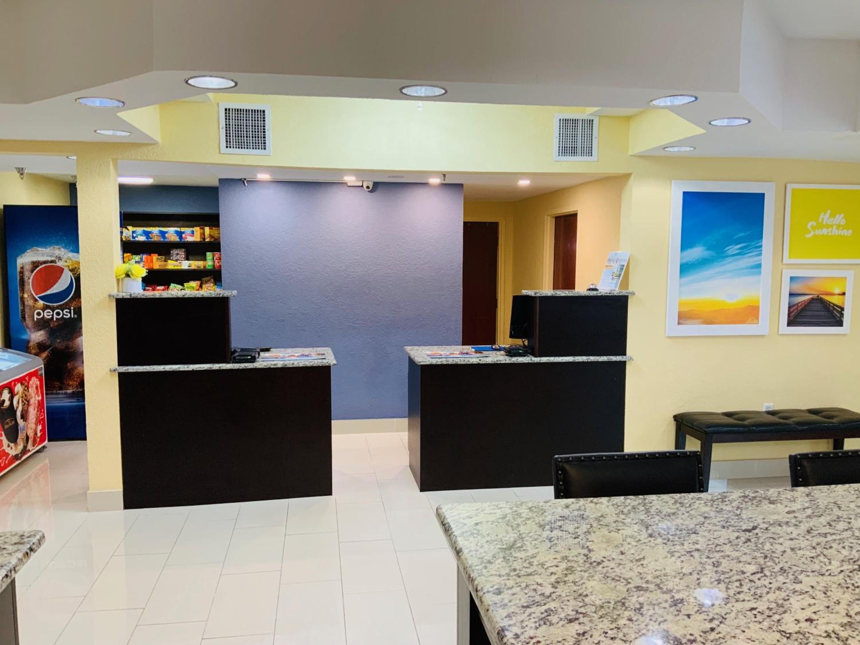 Days Inn & Suites by Wyndham Tampa/Raymond James Stadium — 5
