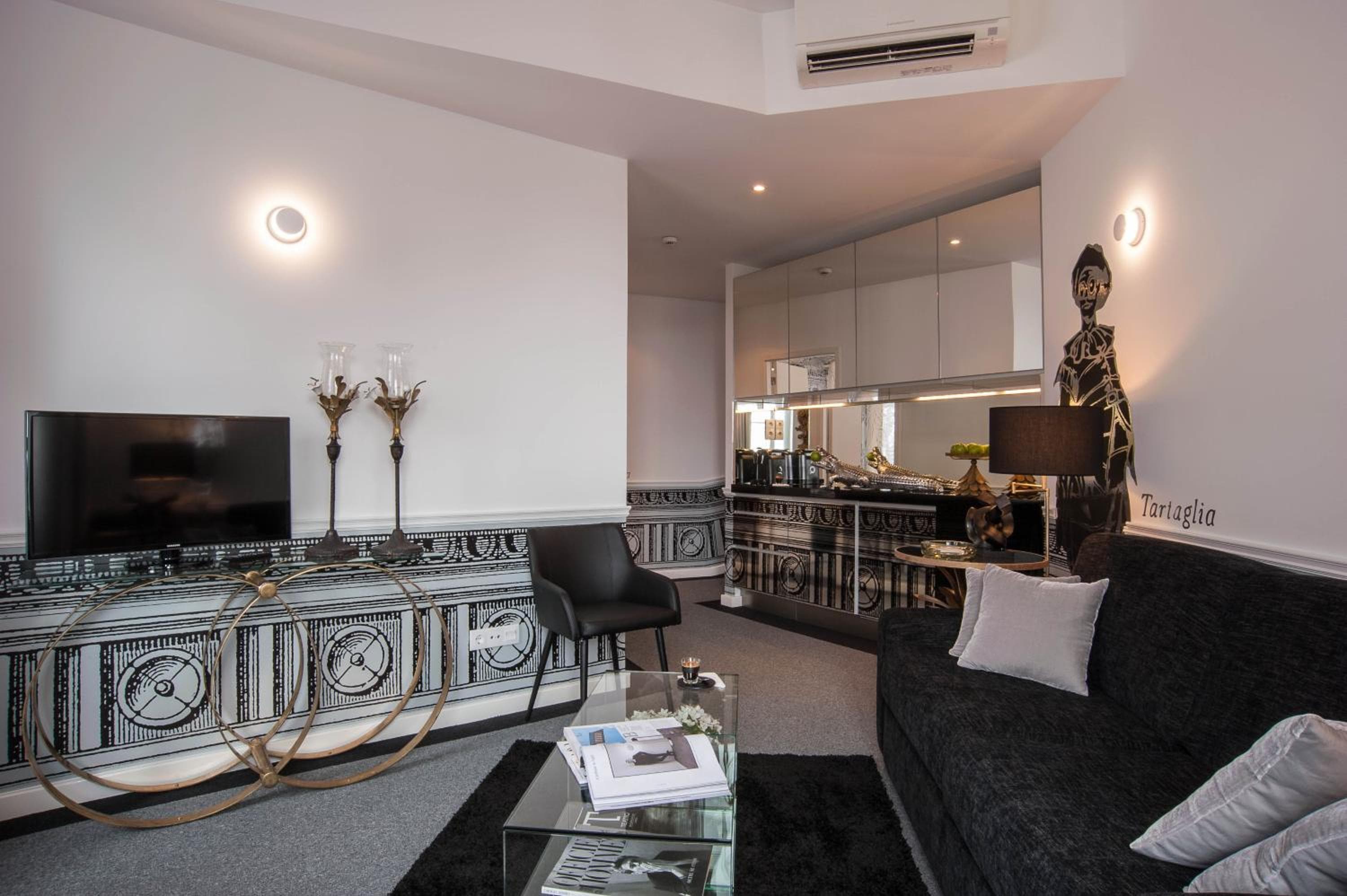 Teatro Boutique Rooms & Suites — 16