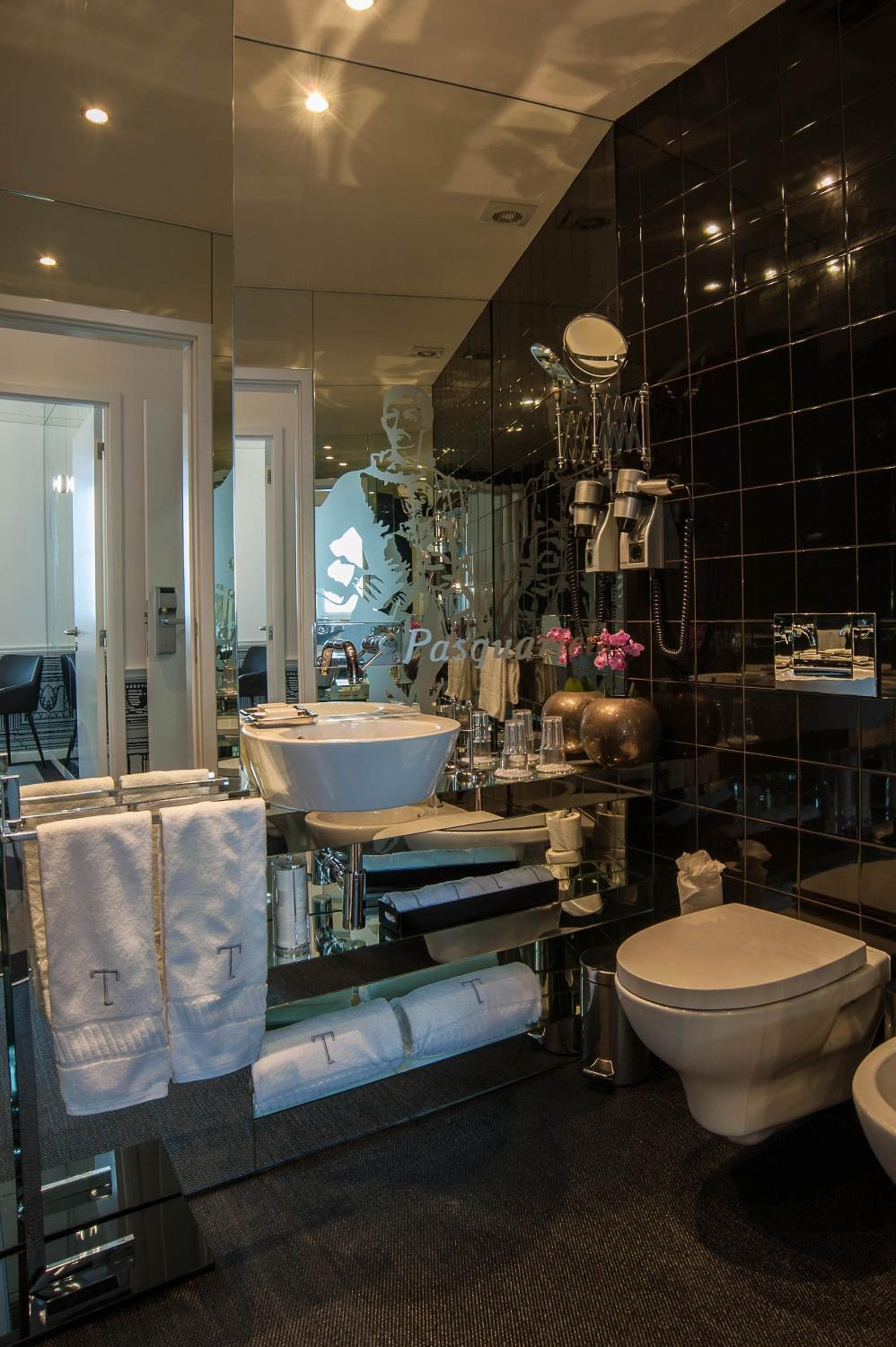 Teatro Boutique Rooms & Suites — 12
