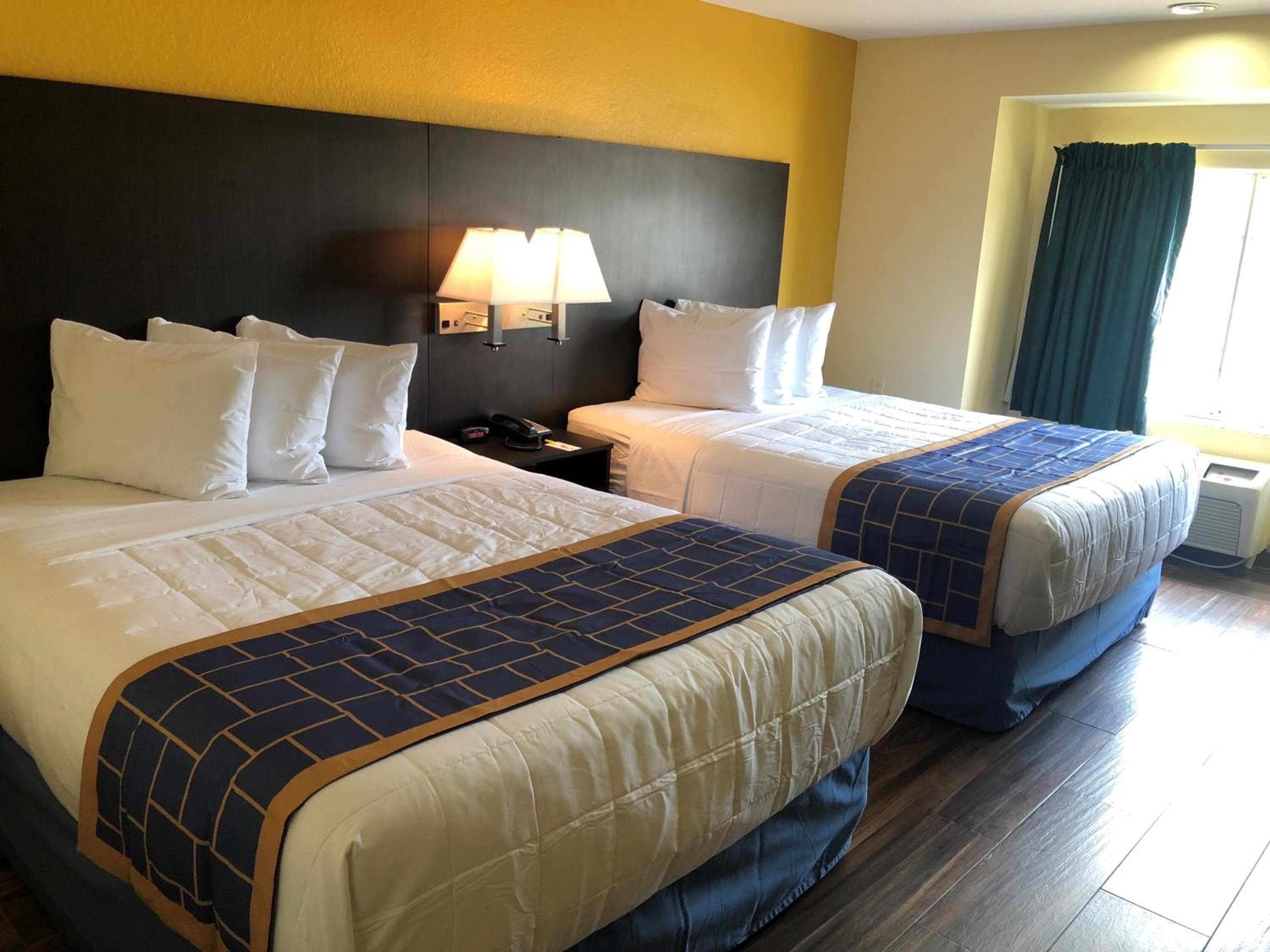 Days Inn & Suites by Wyndham Tampa/Raymond James Stadium — 14