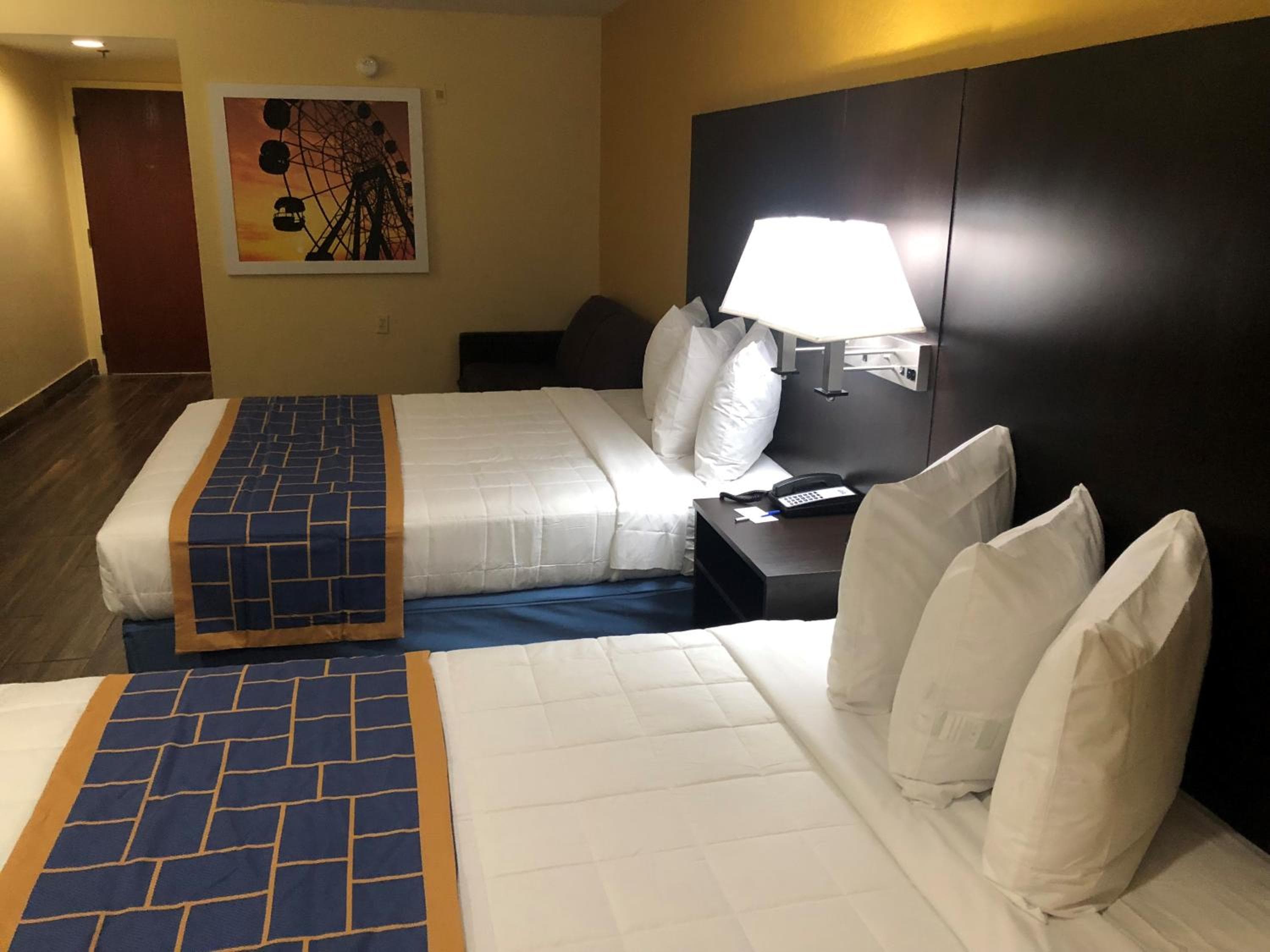 Days Inn & Suites by Wyndham Tampa/Raymond James Stadium — 25