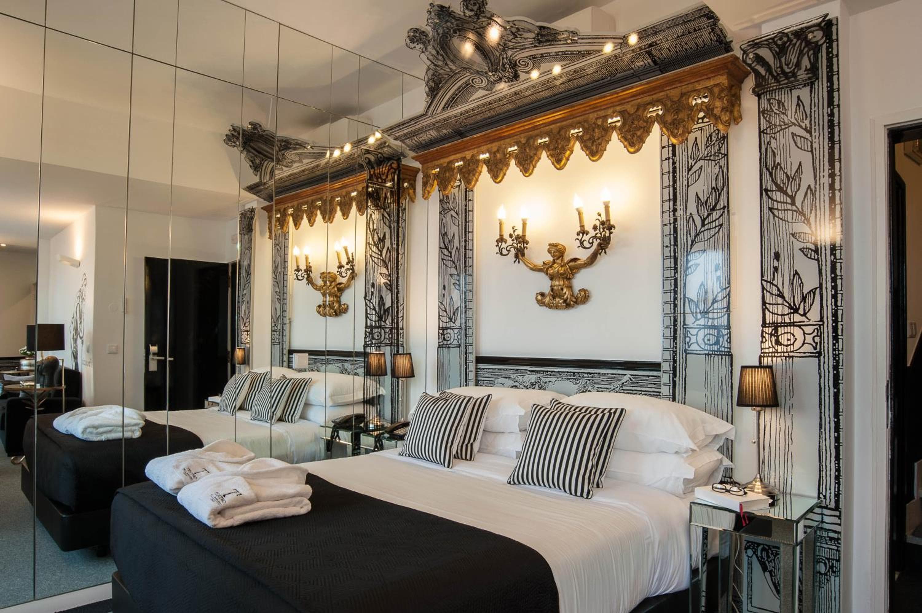 Teatro Boutique Rooms & Suites — 3
