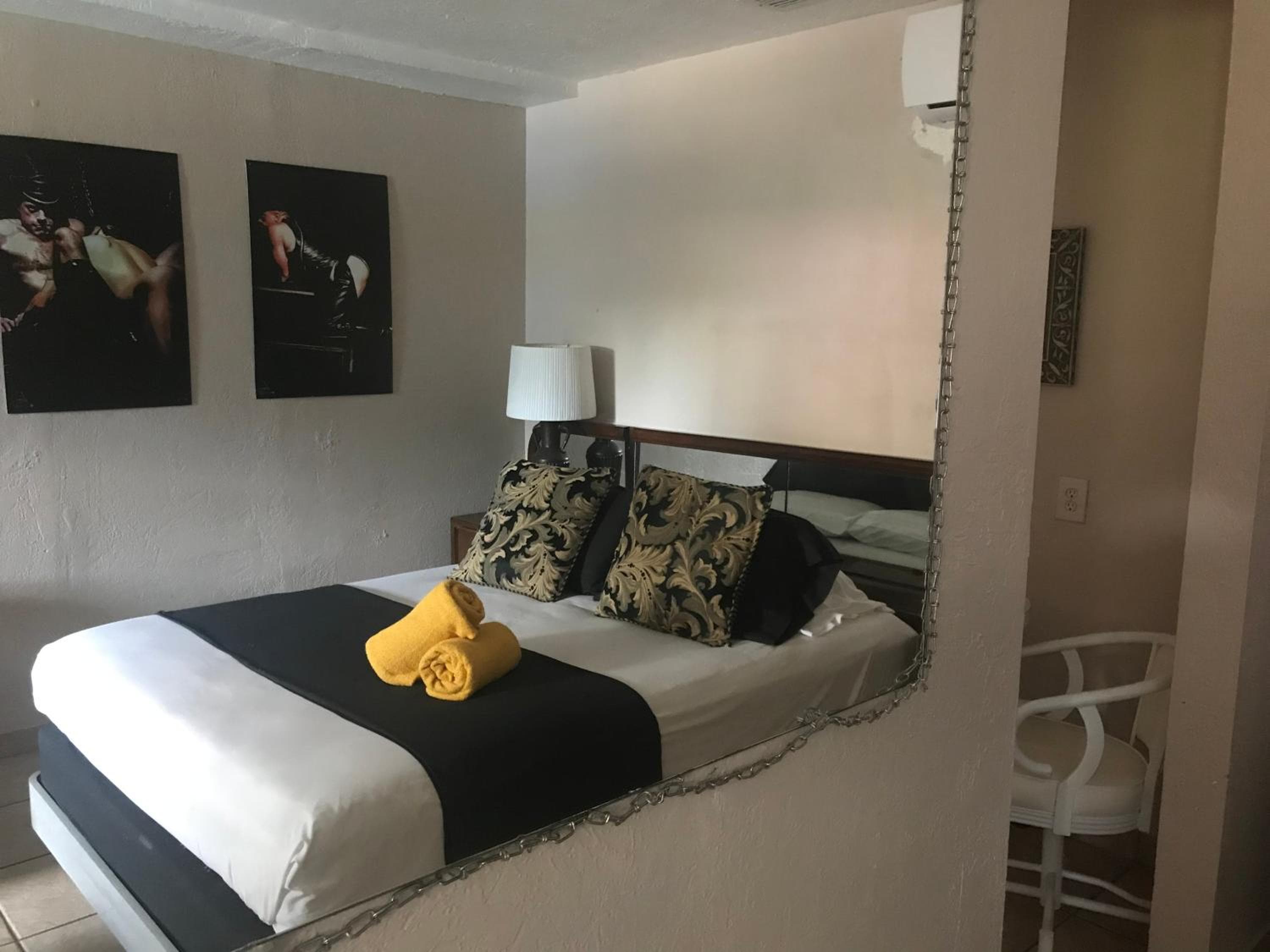 INN LEATHER GUEST HOUSE-GAY SOLO MASCHILE — 5
