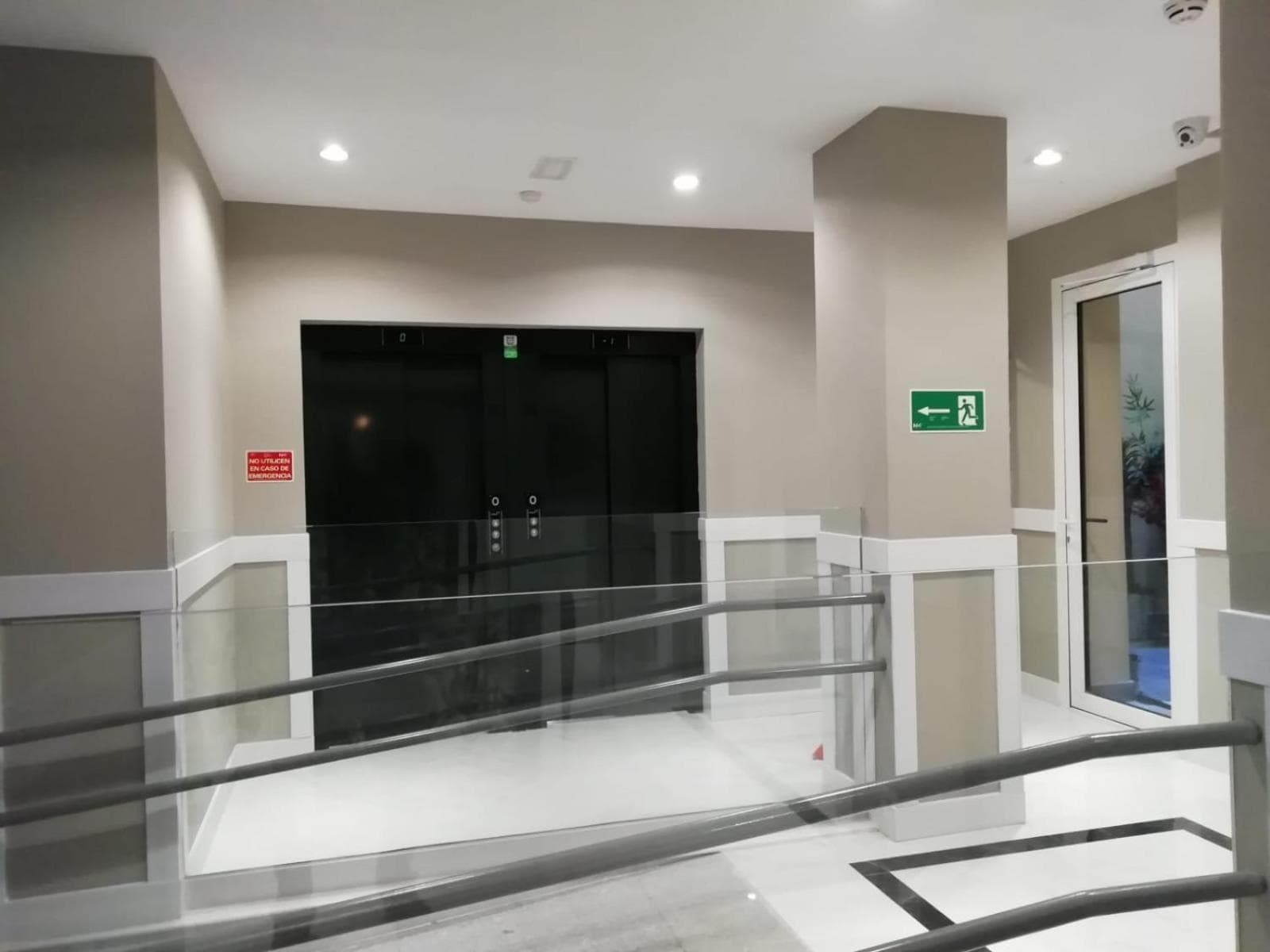 Neuer Punkt Oper — 18