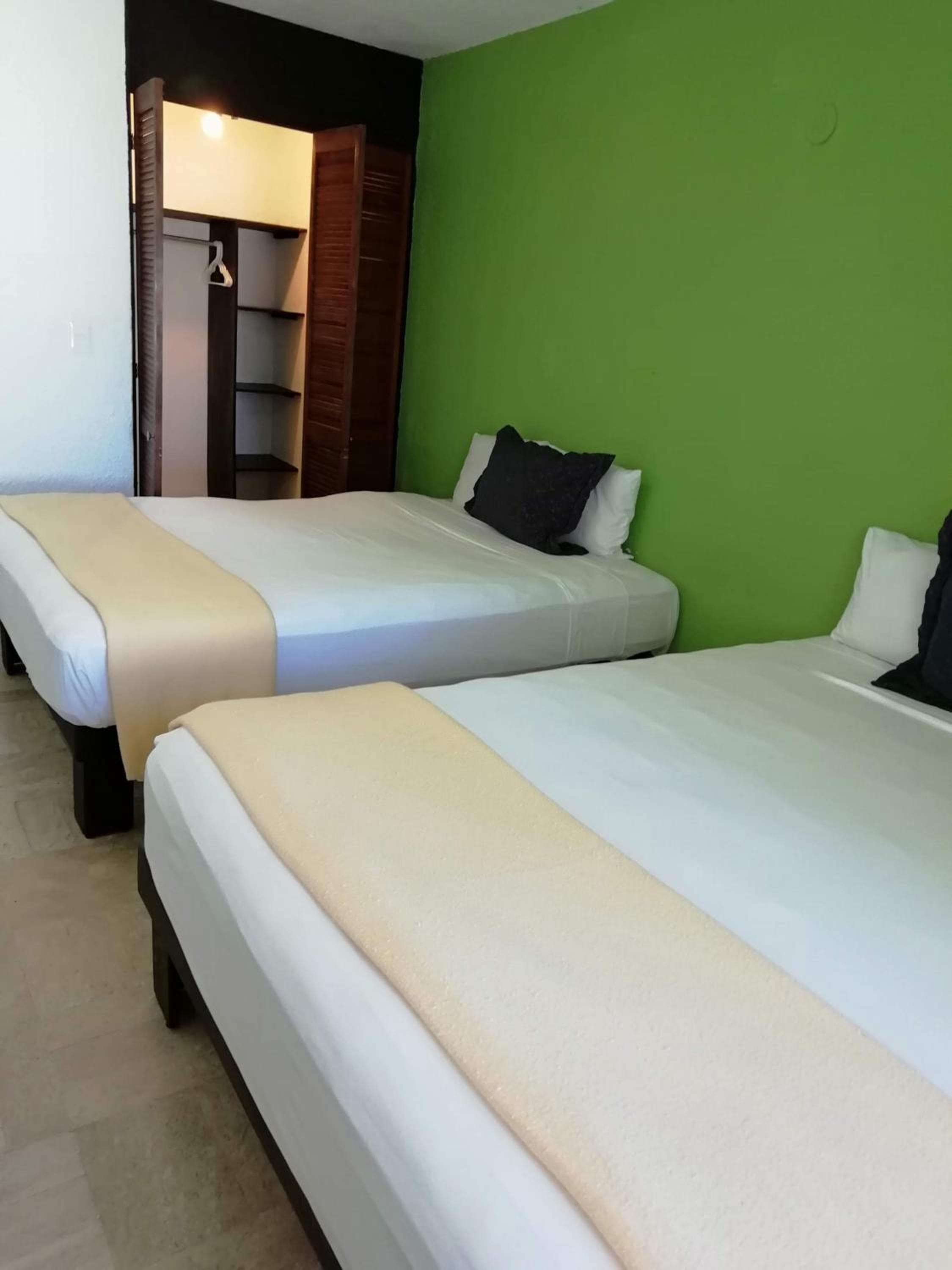 Hotel Green 16 — 30