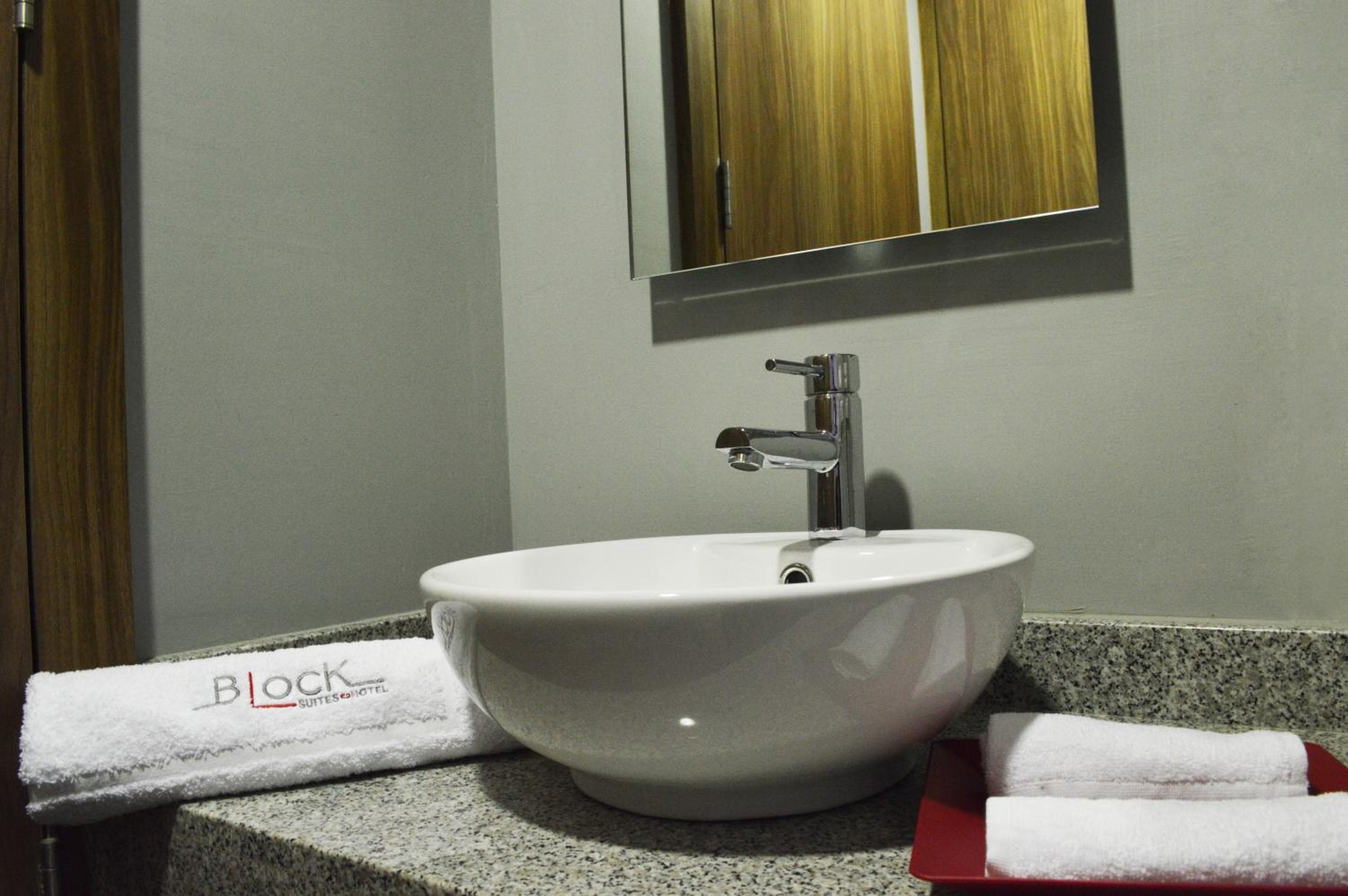 Hotel Block Suites — 8