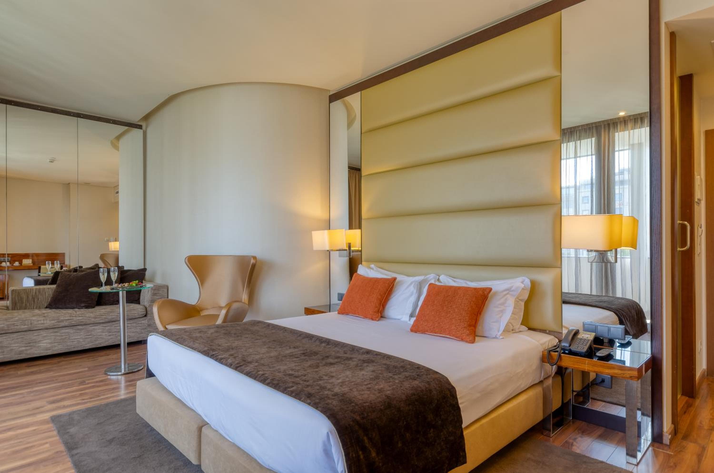 Av. Turim. Hotel Liberdade — 25