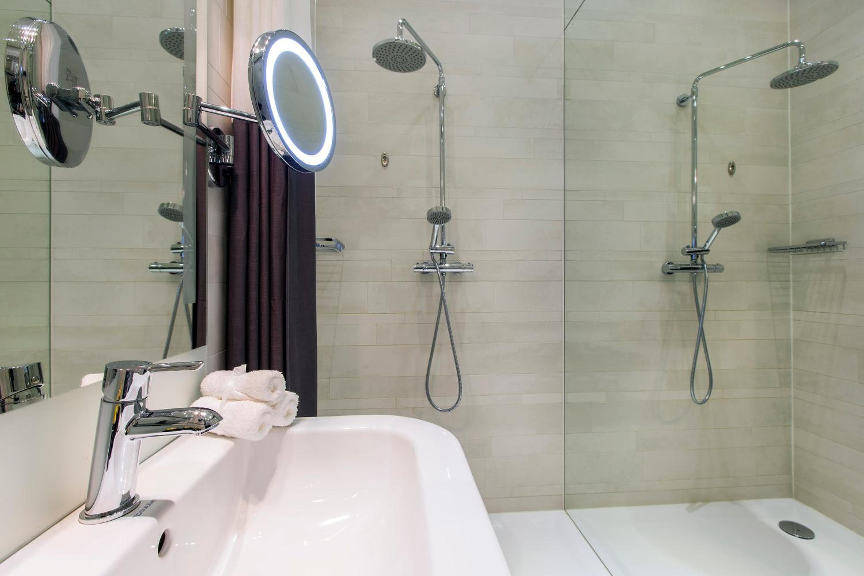 Amsterdam Canal Hotel — 19