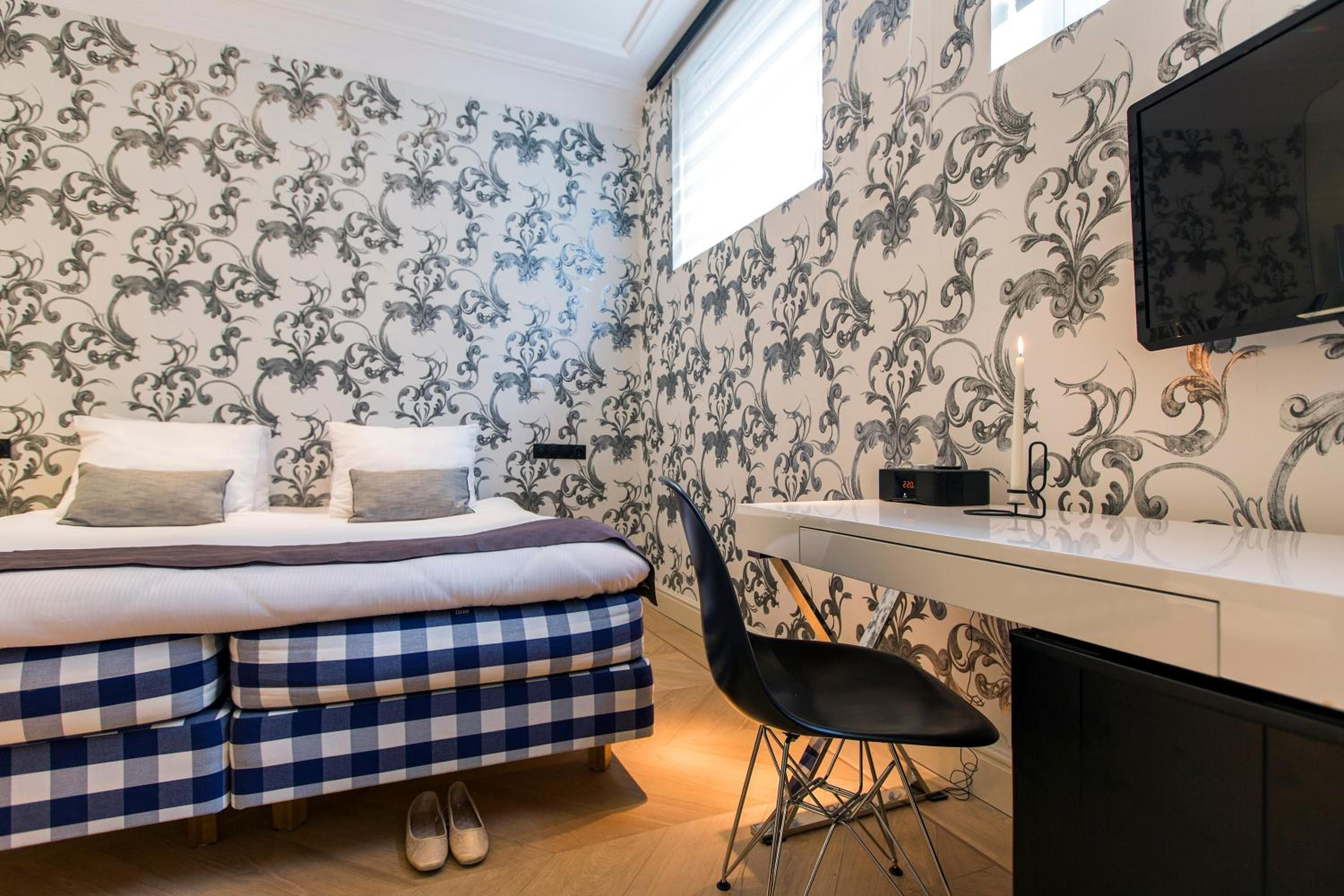 Amsterdam Canal Hotel — 26