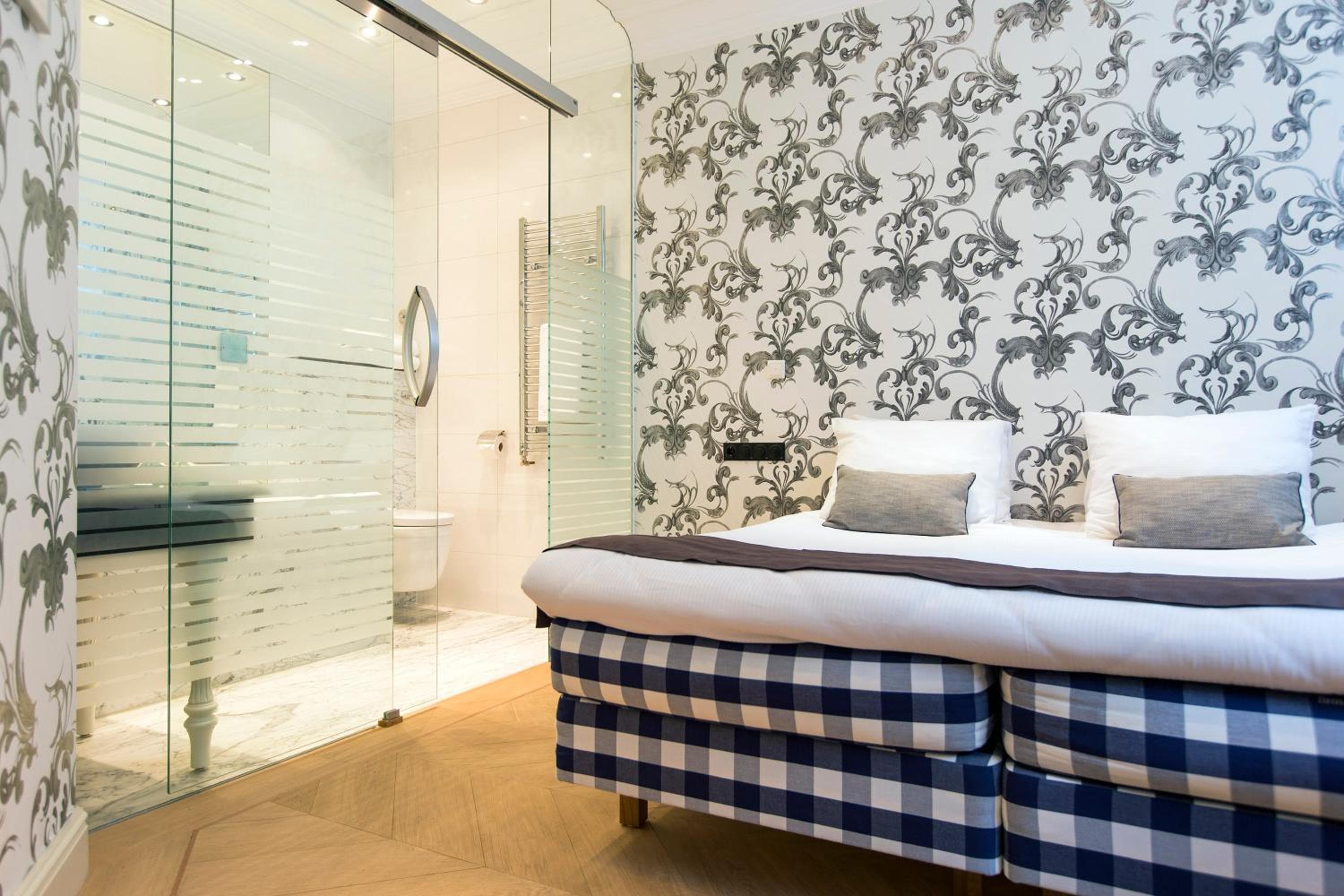 Amsterdam Canal Hotel — 23
