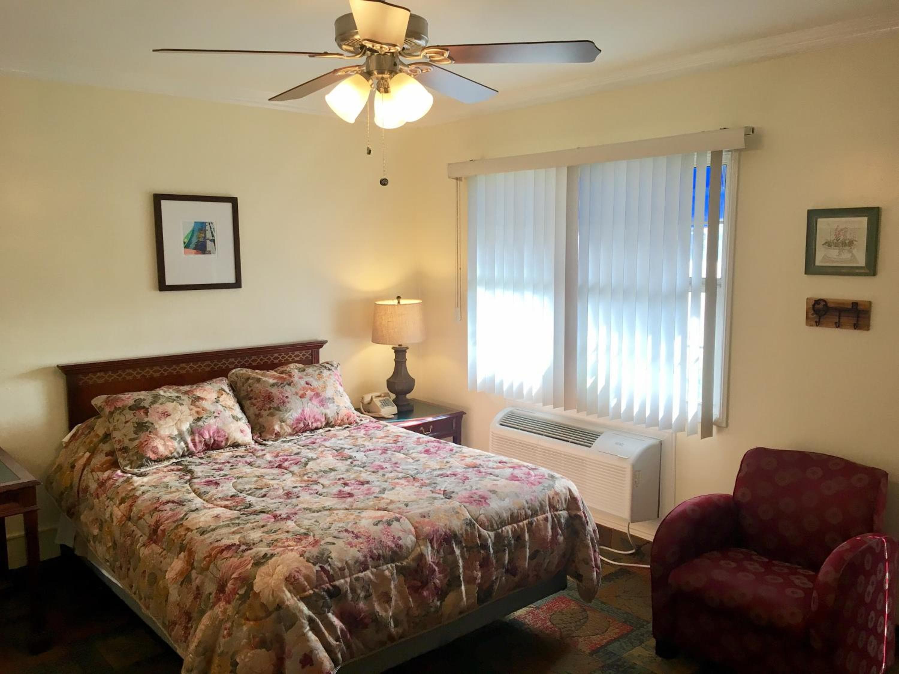 Los Feliz Hotel — 2