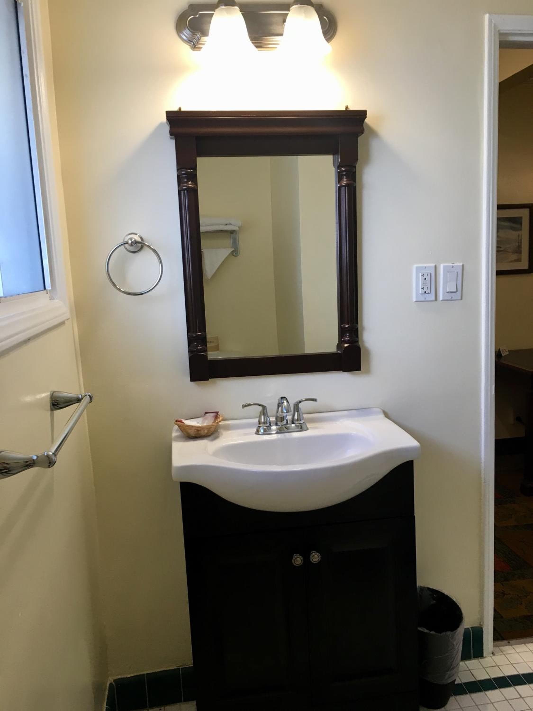 Los Feliz Hotel — 4