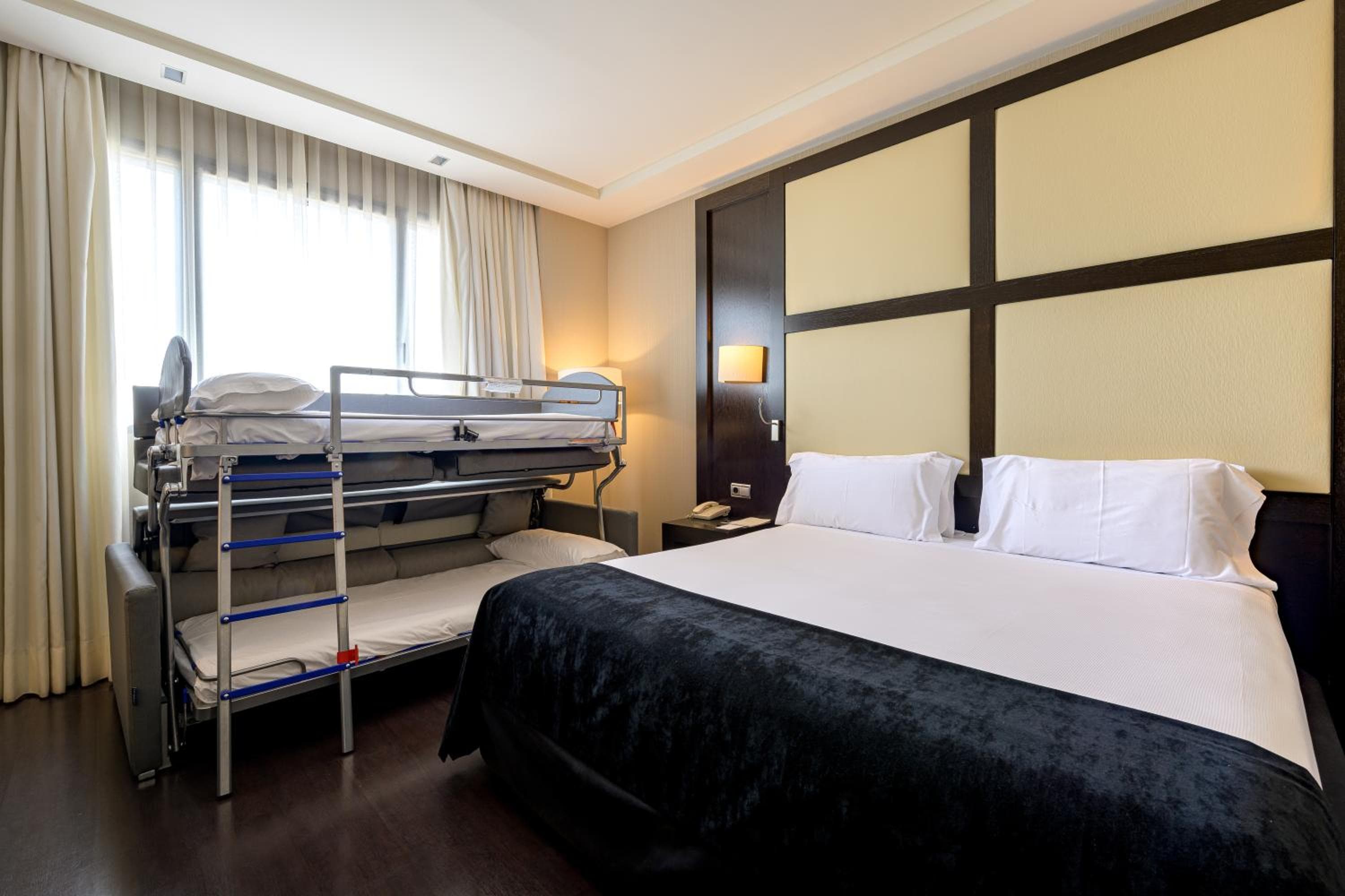 Hotel Maydrit Flughafen — 29