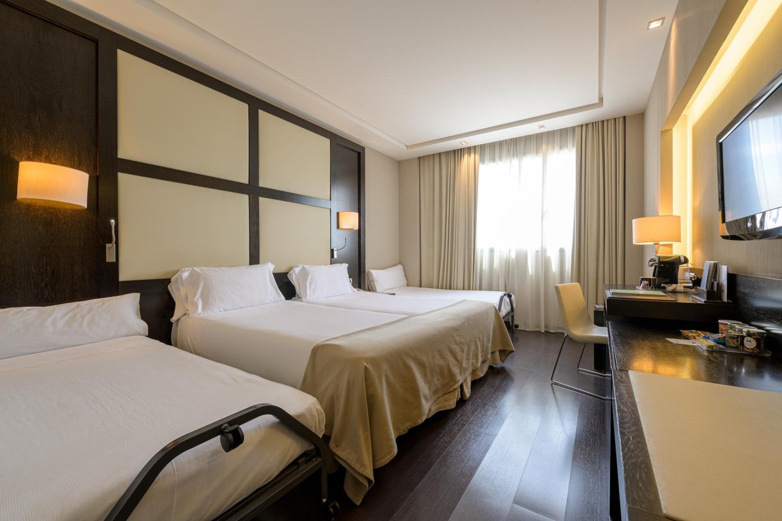 Hotel Maydrit Airport — 17
