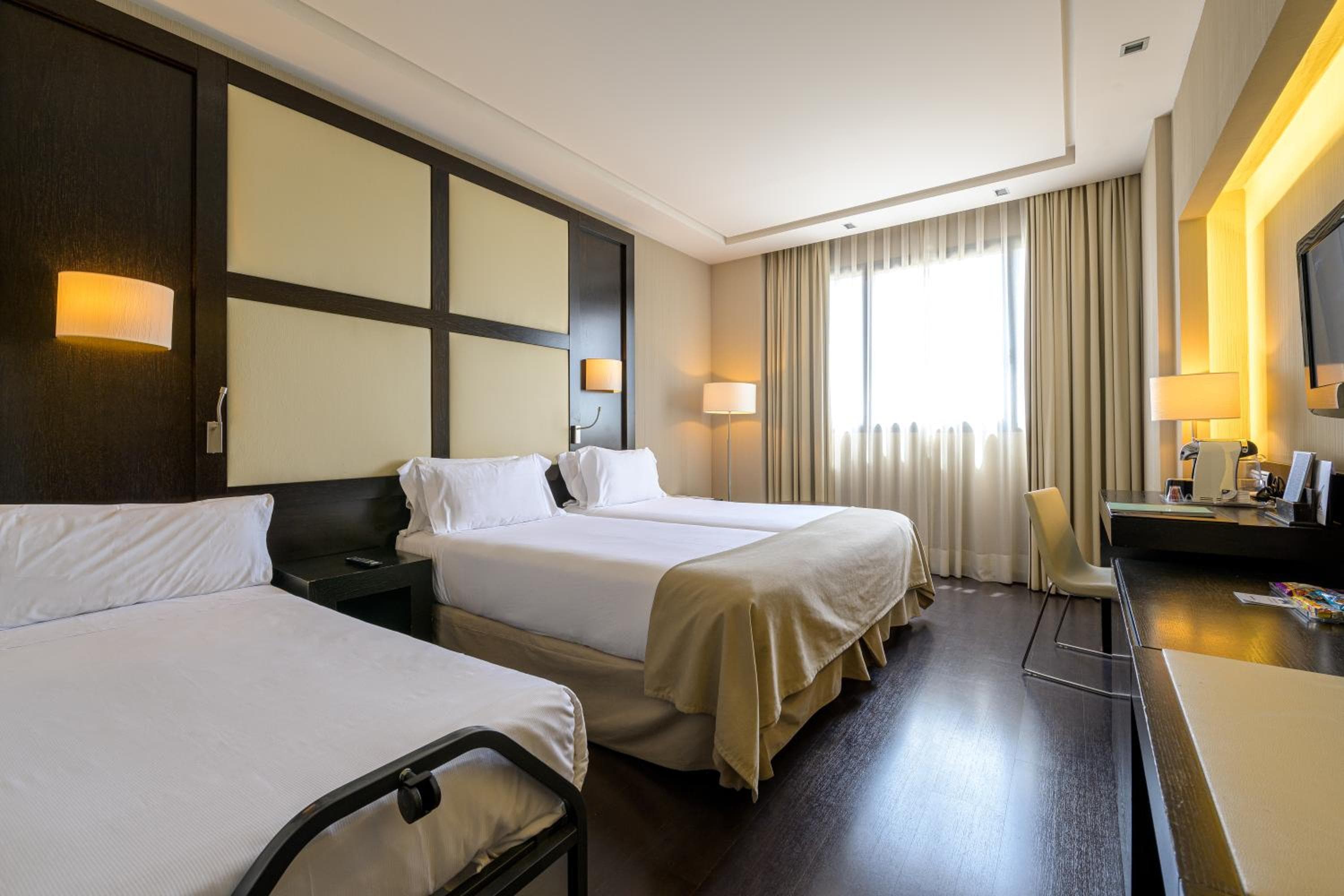 Hotel Maydrit Flughafen — 18
