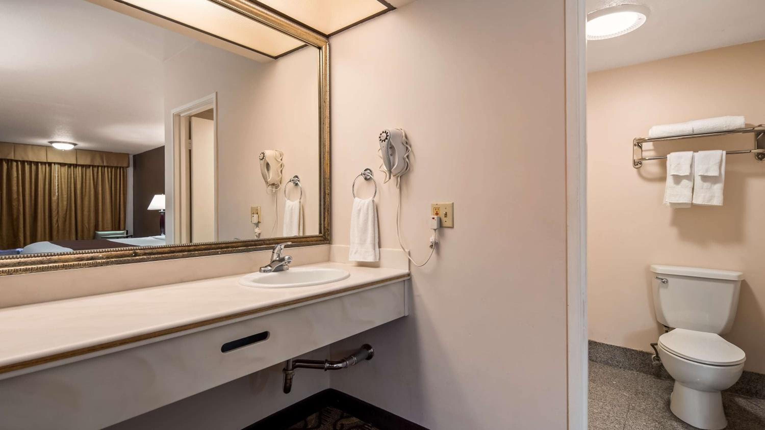 Hotel Best Western Airport Plaza Inn - Los Angeles LAX — 26