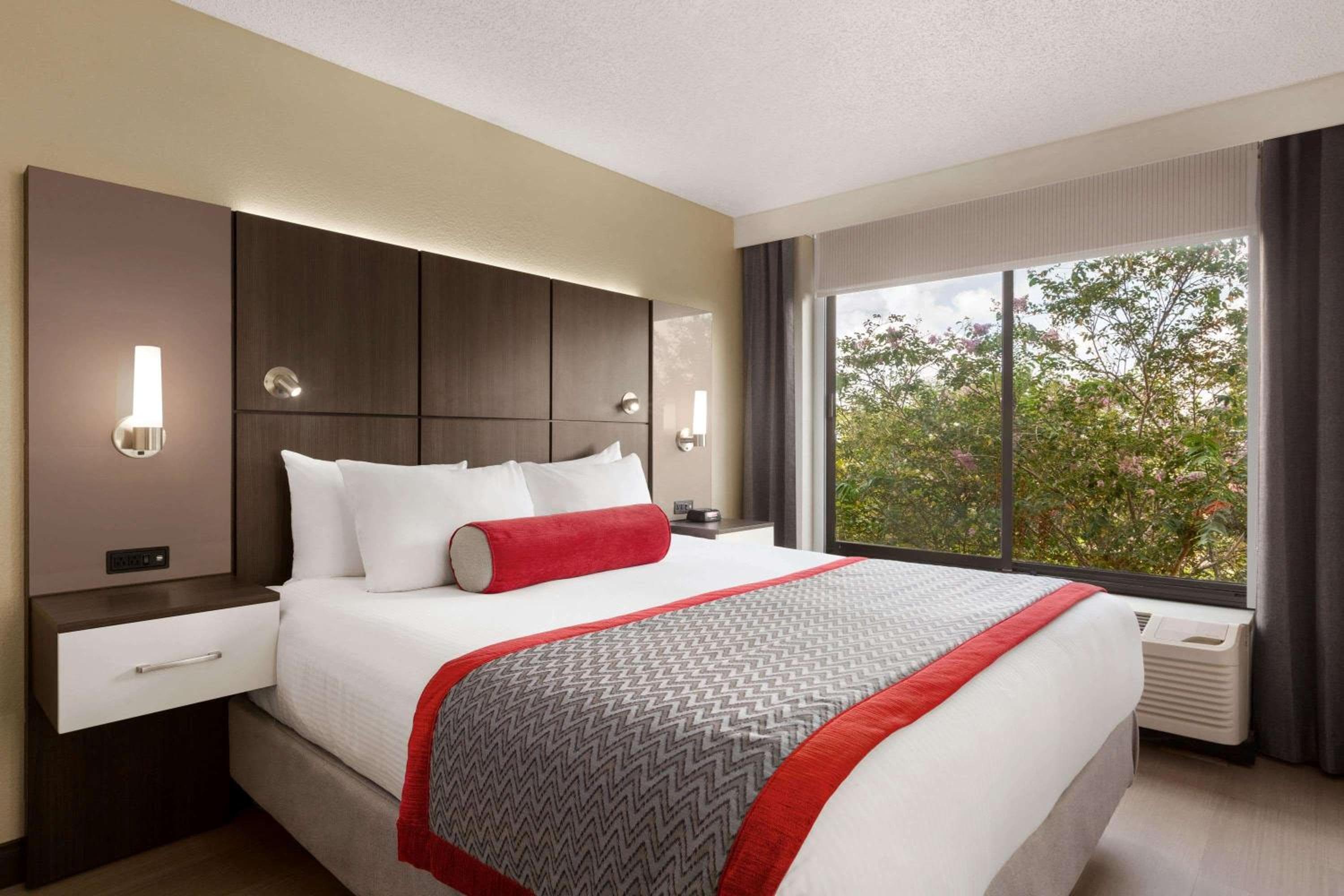Ramada by Wyndham Suites Orlando Airport — 24