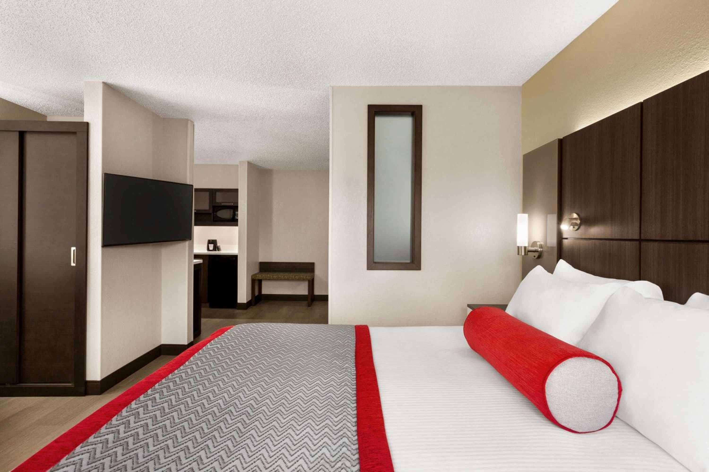 Ramada by Wyndham Suites Orlando Airport — 22