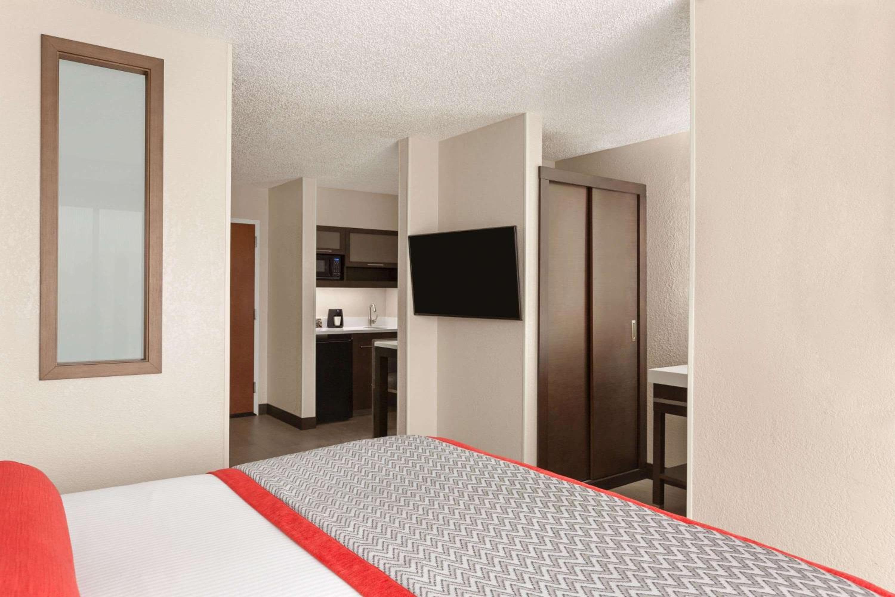 Ramada by Wyndham Suites Orlando Airport — 21