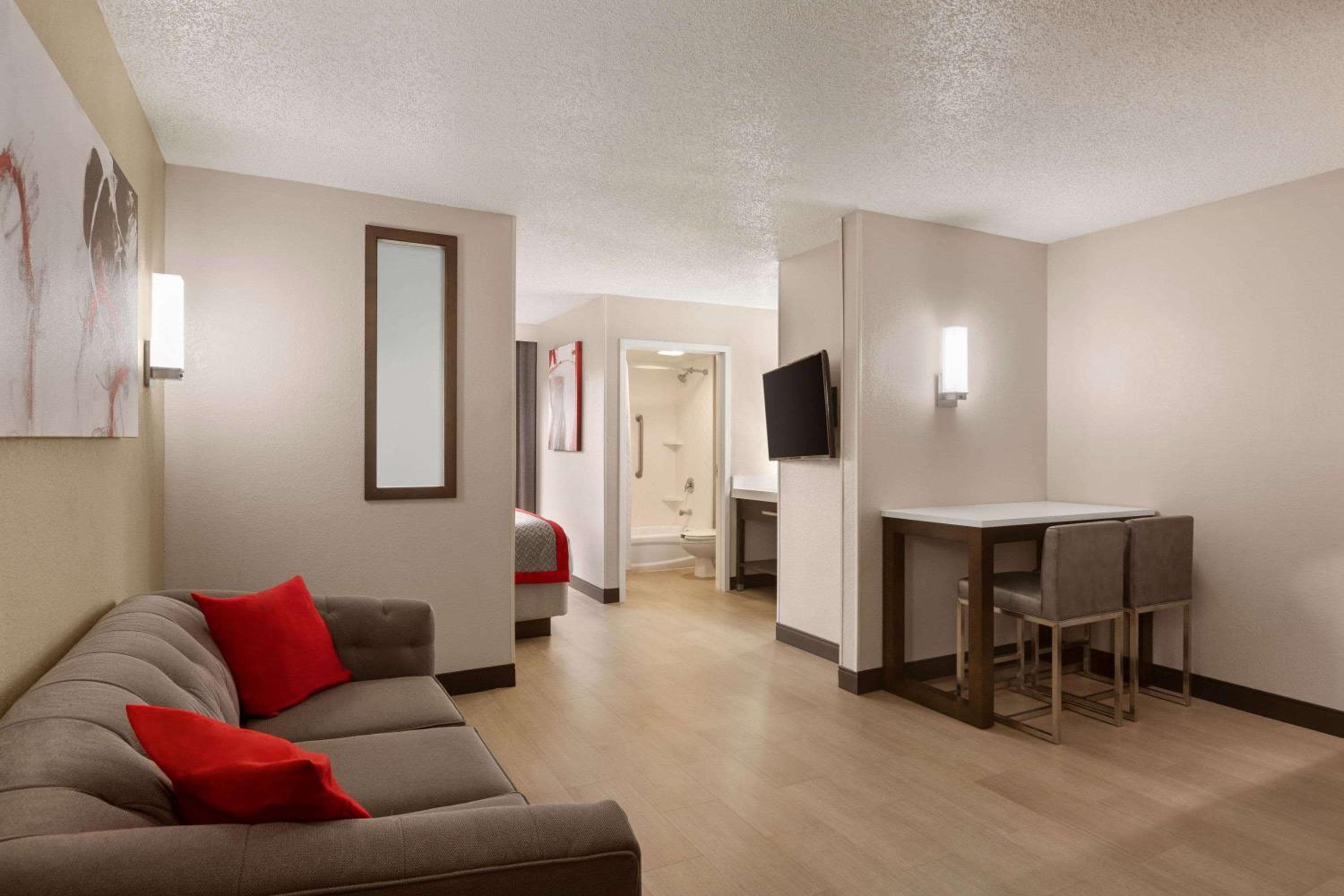 Ramada by Wyndham Suites Orlando Airport — 20