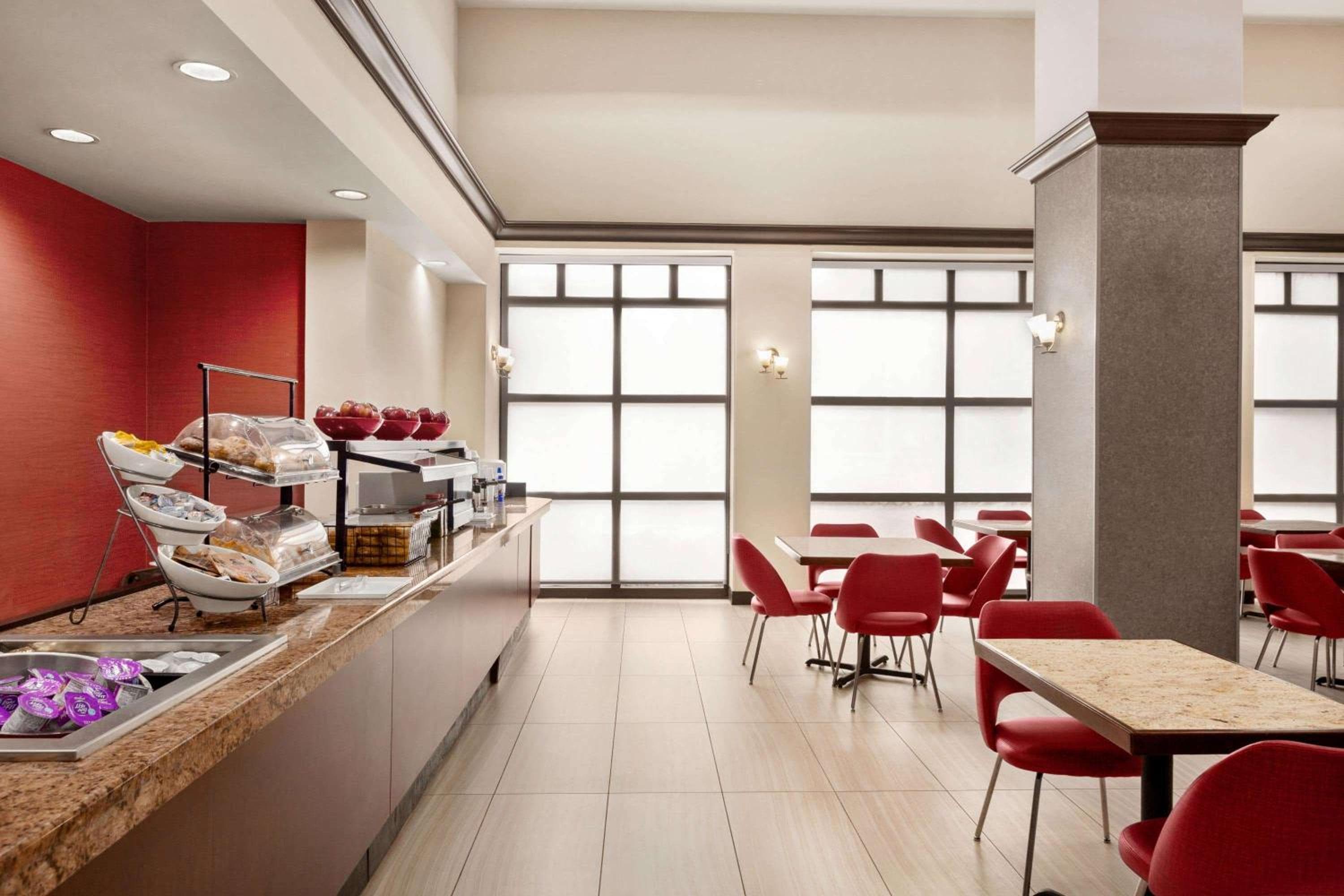 Ramada by Wyndham Suites Orlando Airport- Free Airport Shuttle — 10