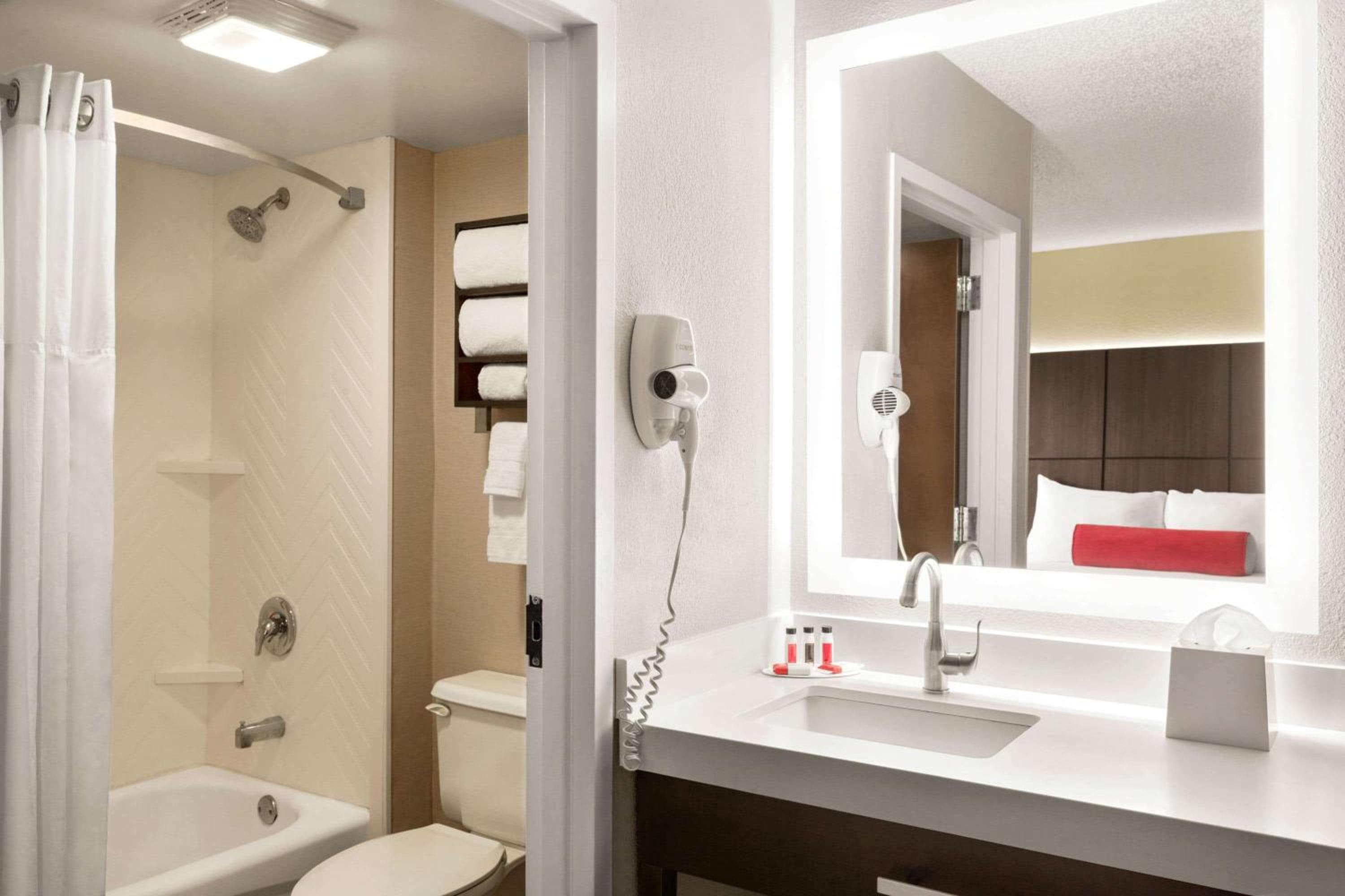 Ramada by Wyndham Suites Orlando Airport- Free Airport Shuttle — 6