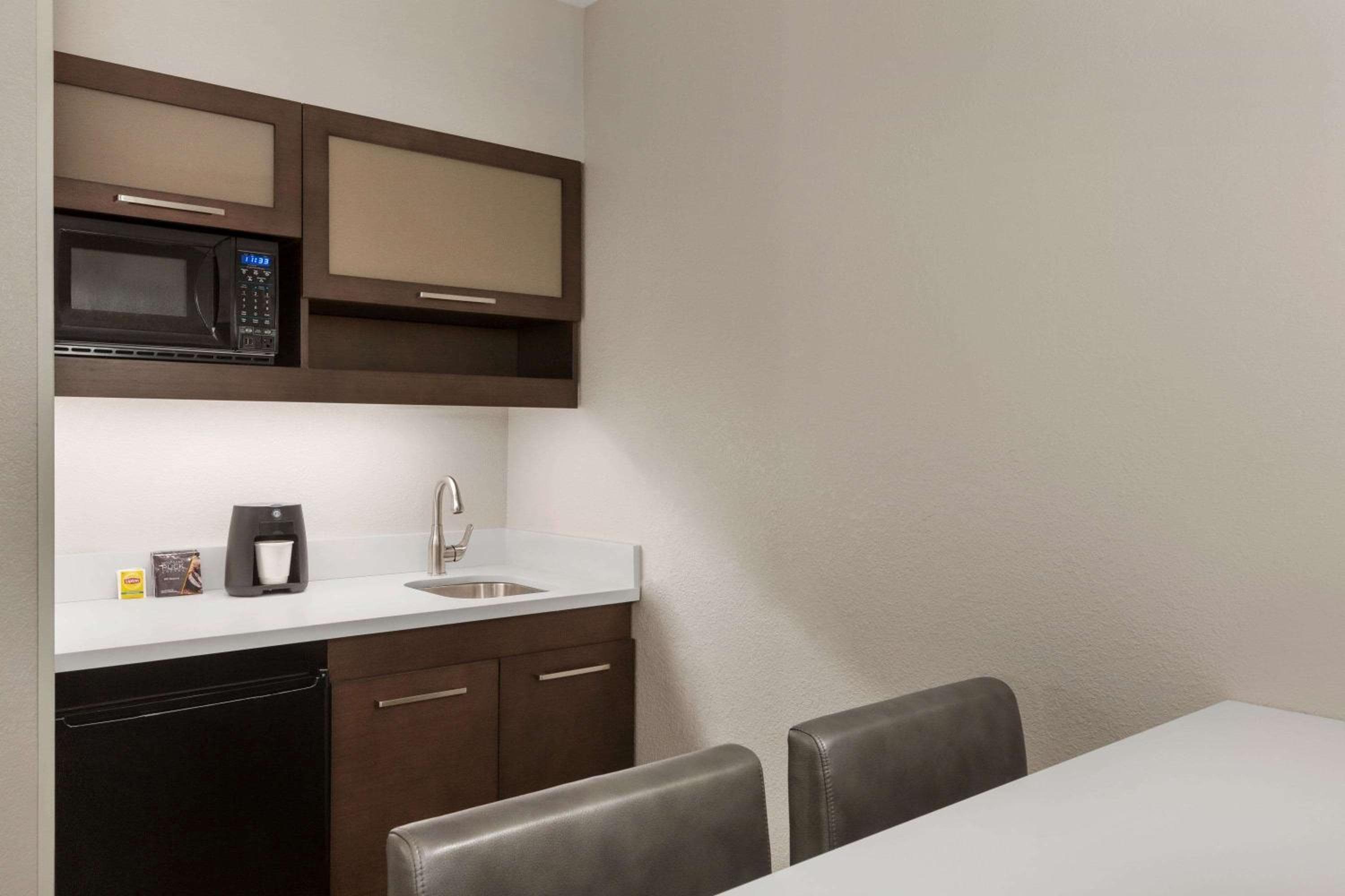 Ramada by Wyndham Suites Orlando Airport- Free Airport Shuttle — 4