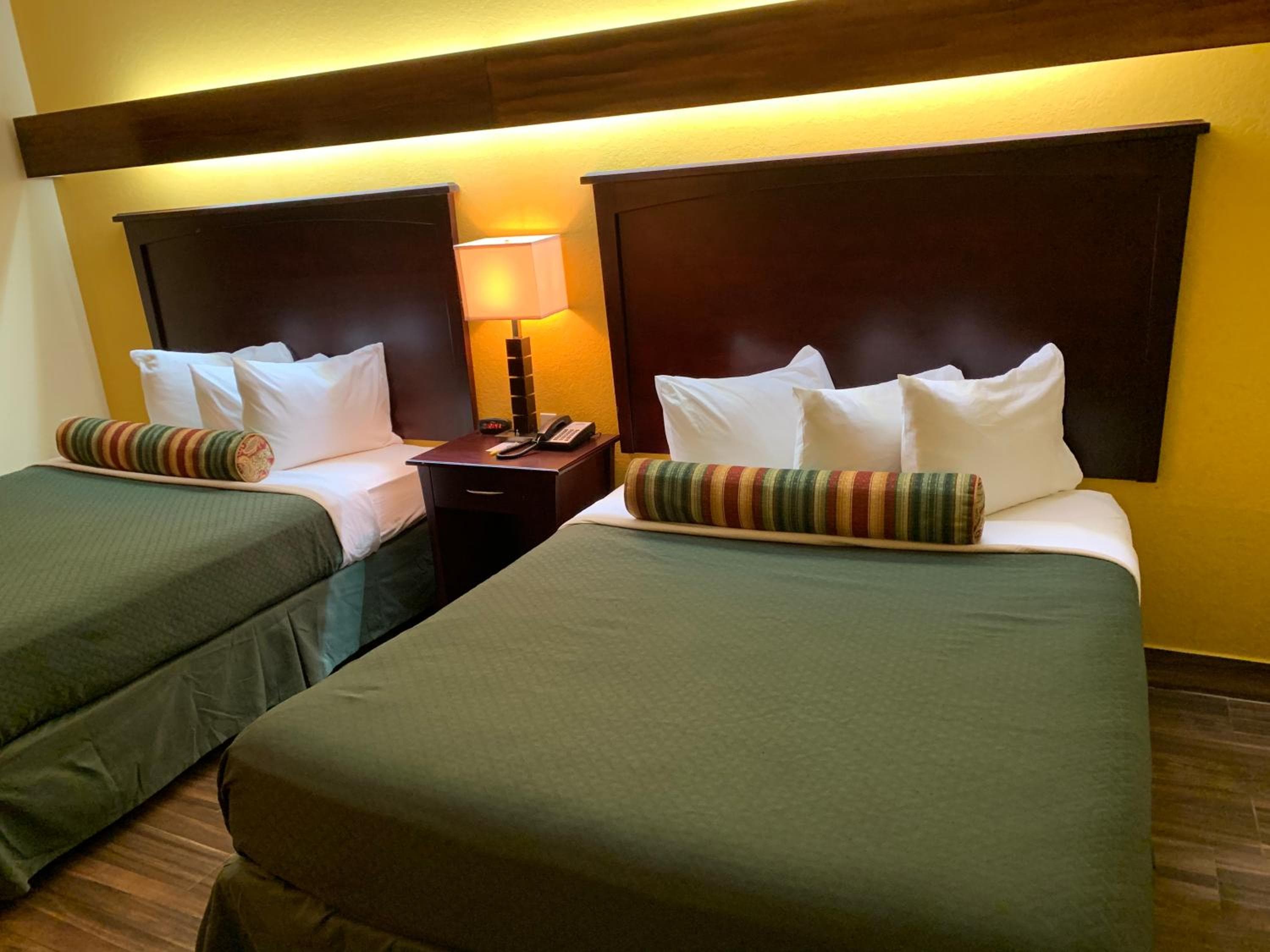 Days Inn & Suites by Wyndham Tampa/Raymond James Stadium — 30