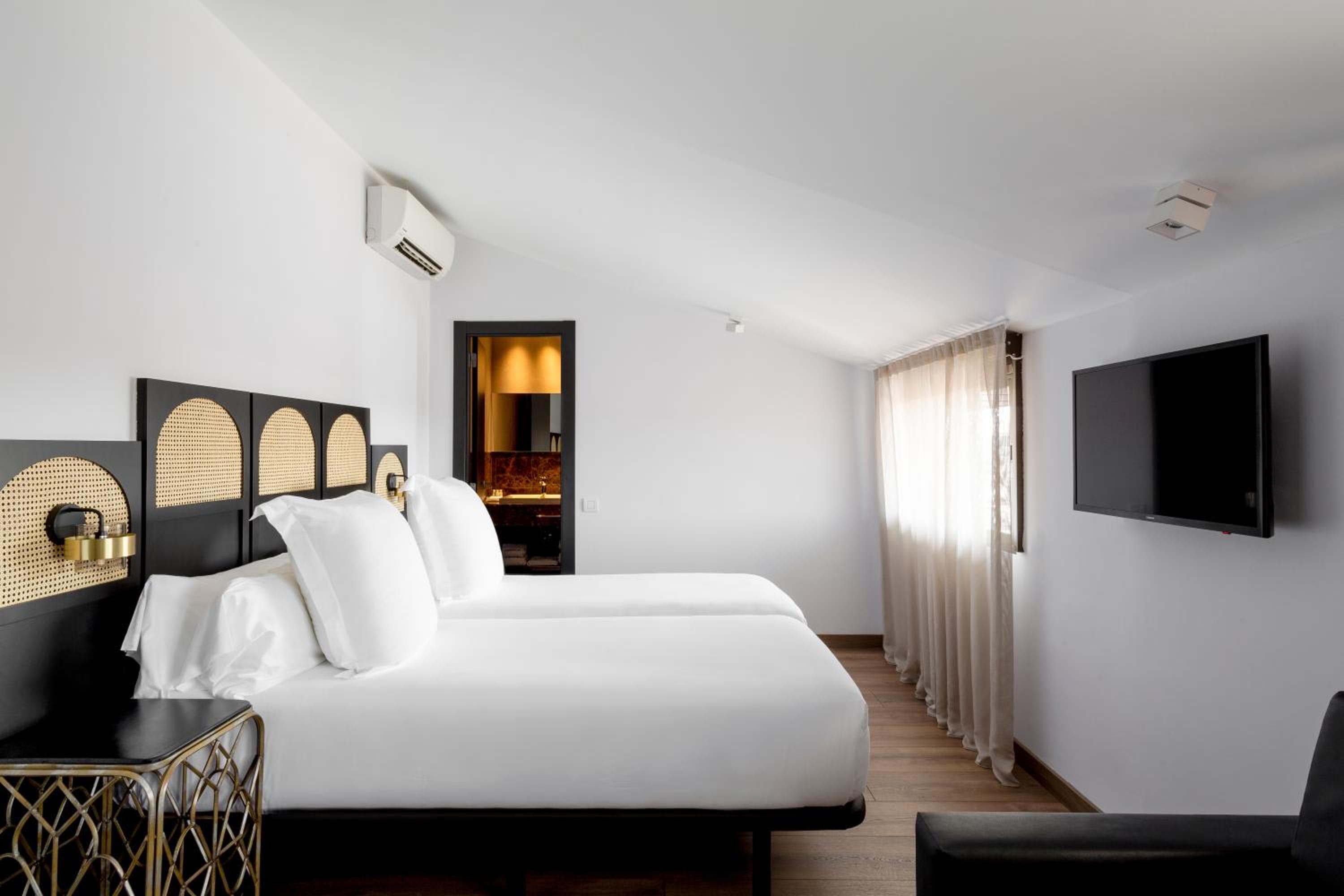 Hotel Astoria — 2