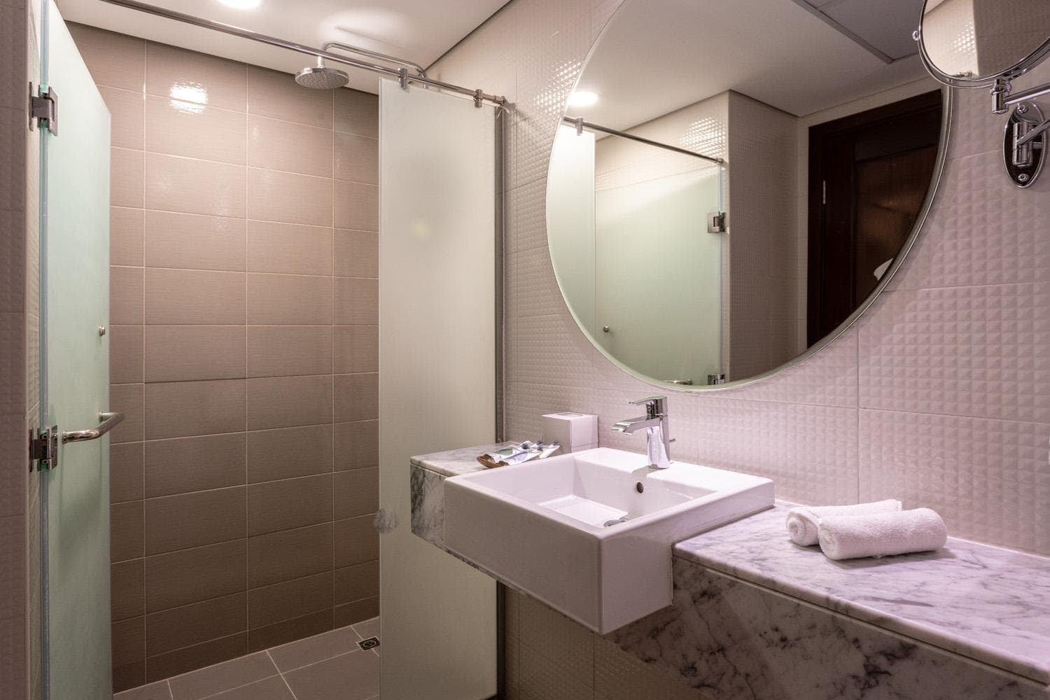 Leva Hotel and Suites, Opposite Downtown — 20