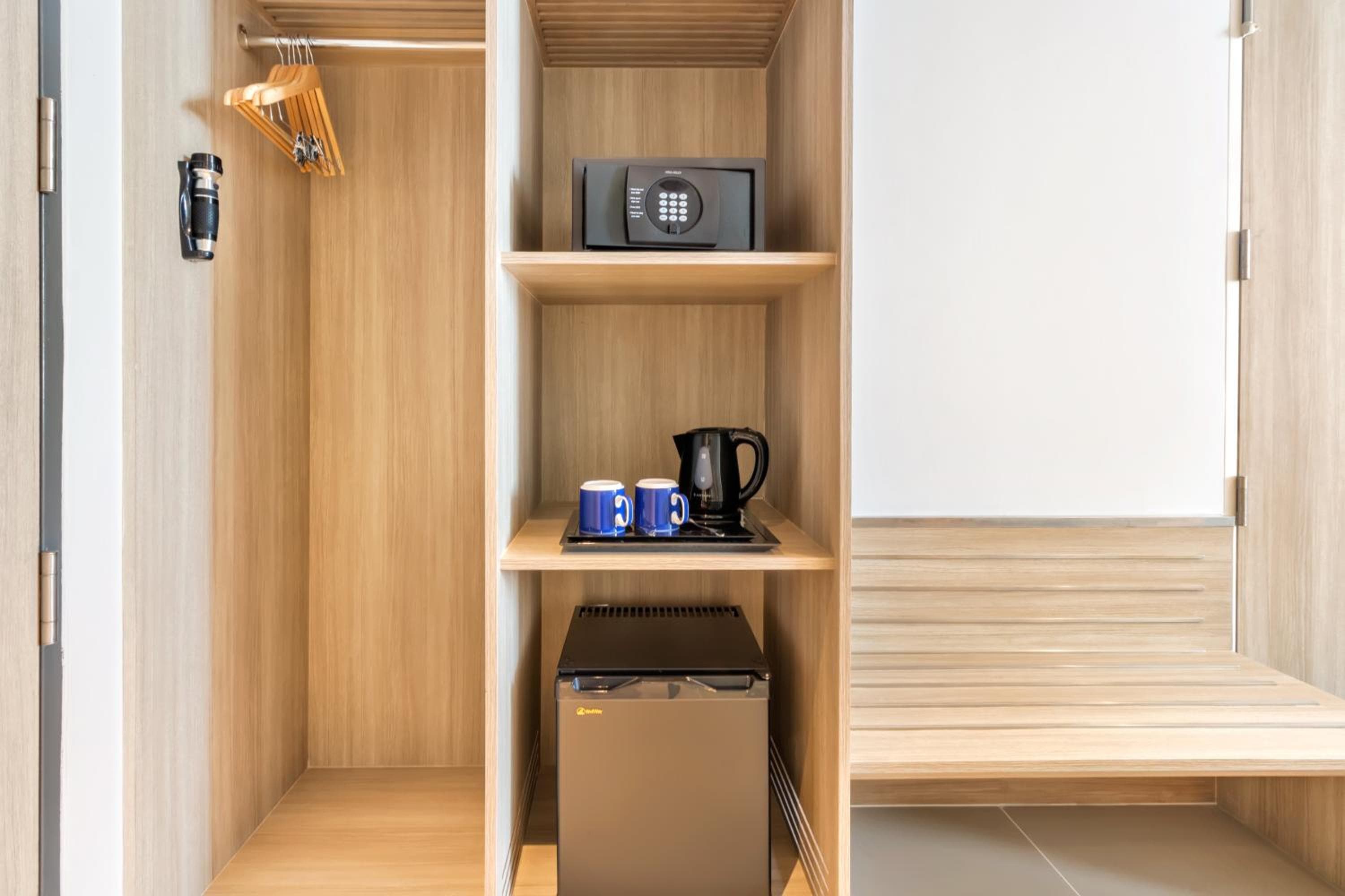 Holiday Inn Express Bangkok Soi Soonvijai by IHG — 9