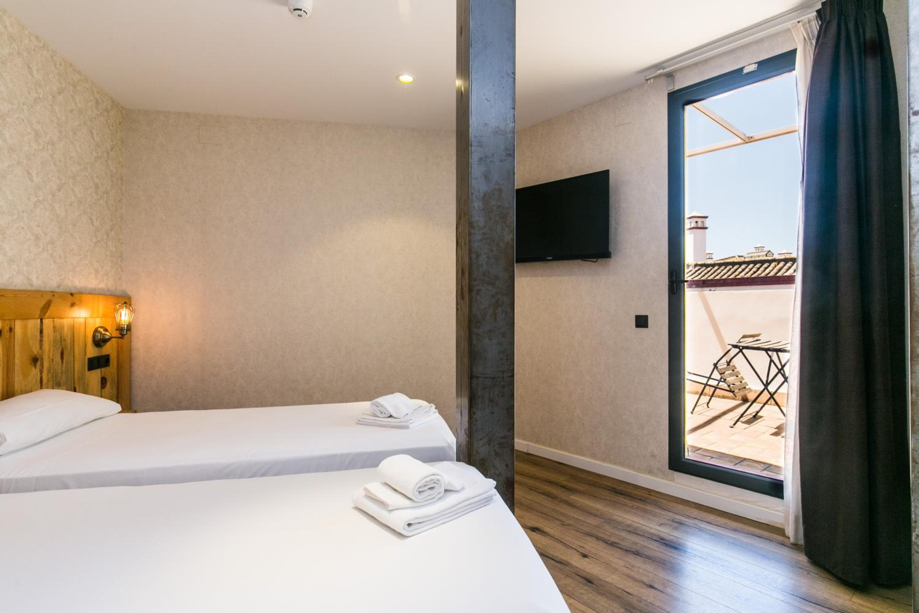 Schwarzer Schwan Hostel Sevilla — 20