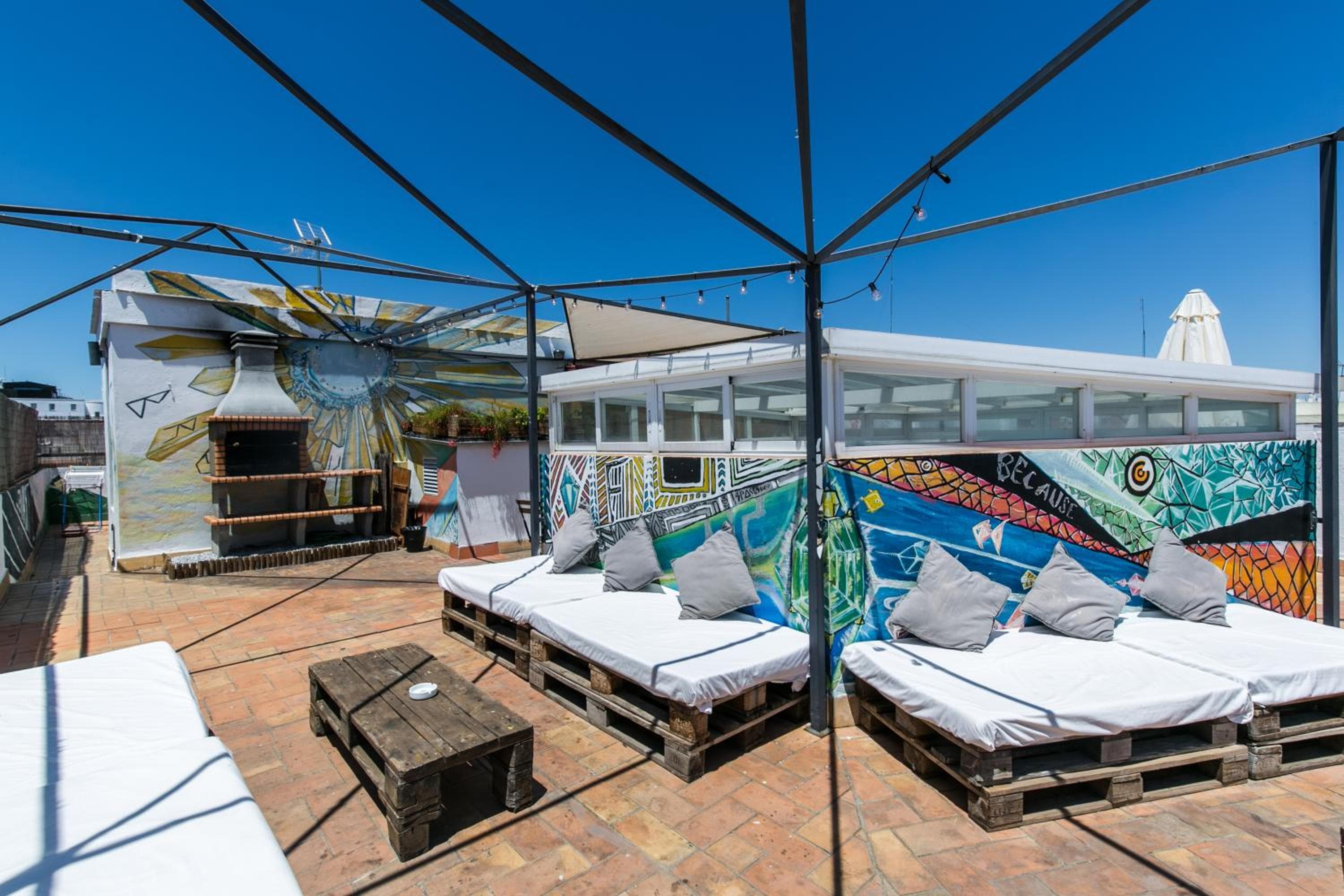 Schwarzer Schwan Hostel Sevilla — 7