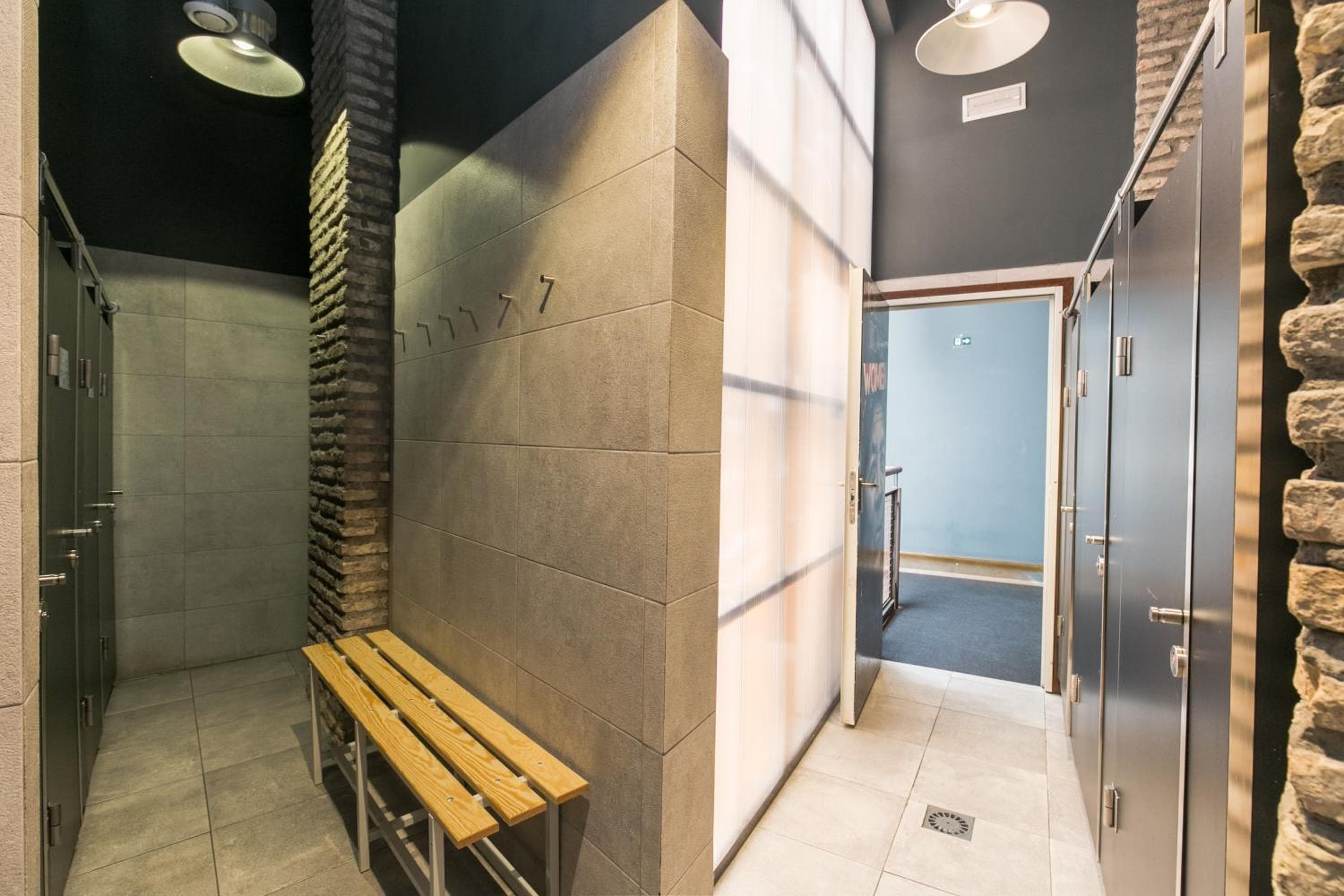 Black Swan Hostel Sevilla — 11