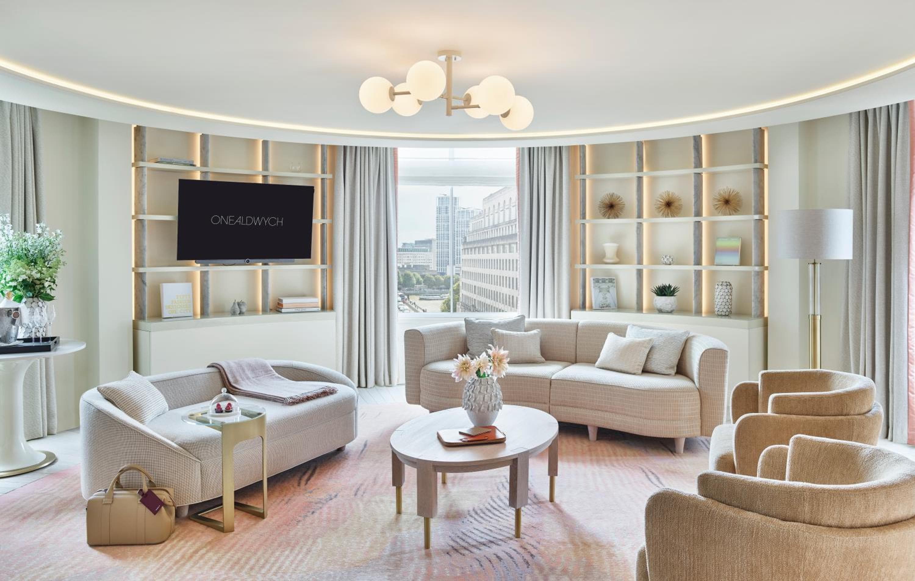 Un Aldwych — 17