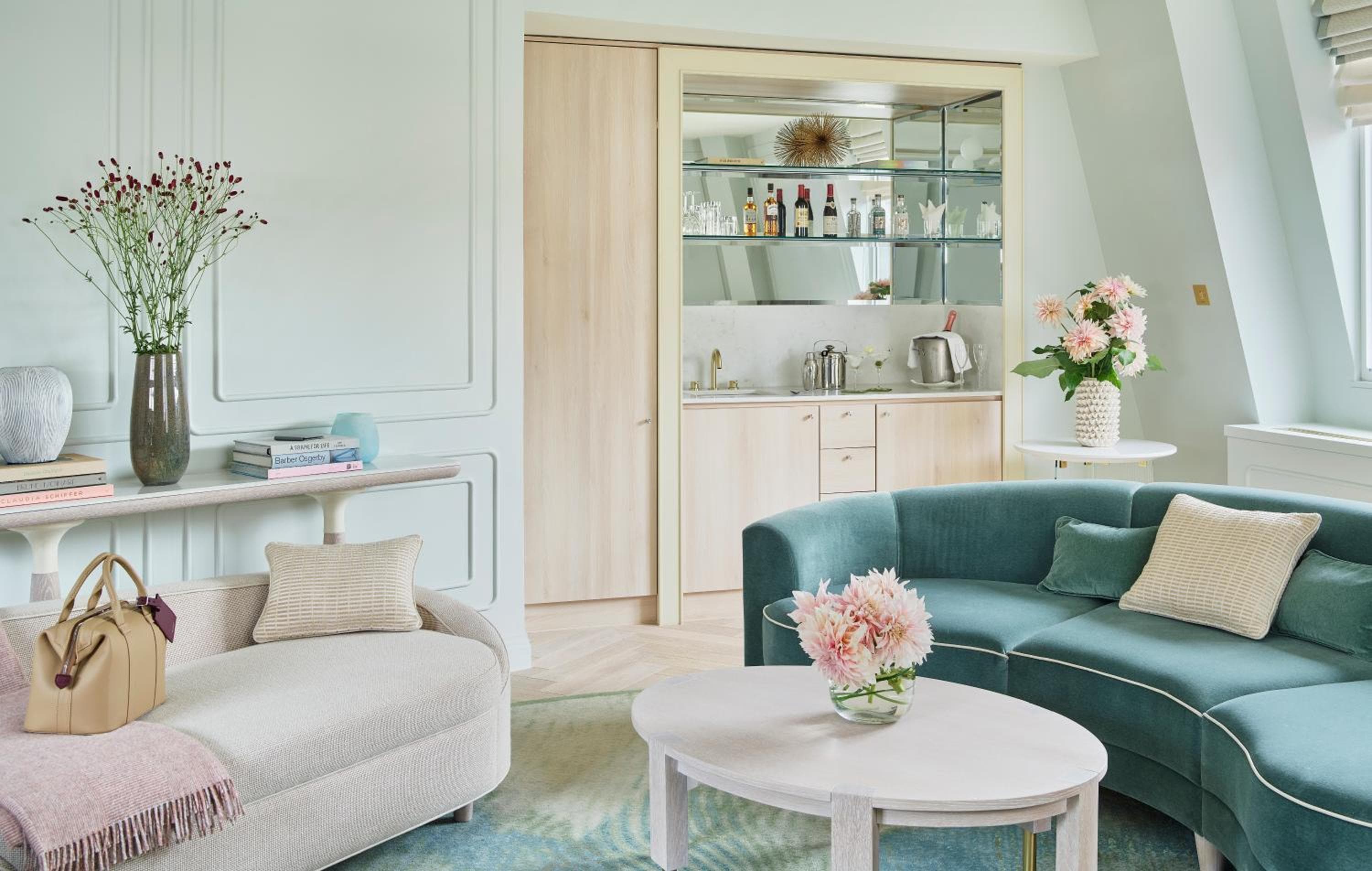Un Aldwych — 30
