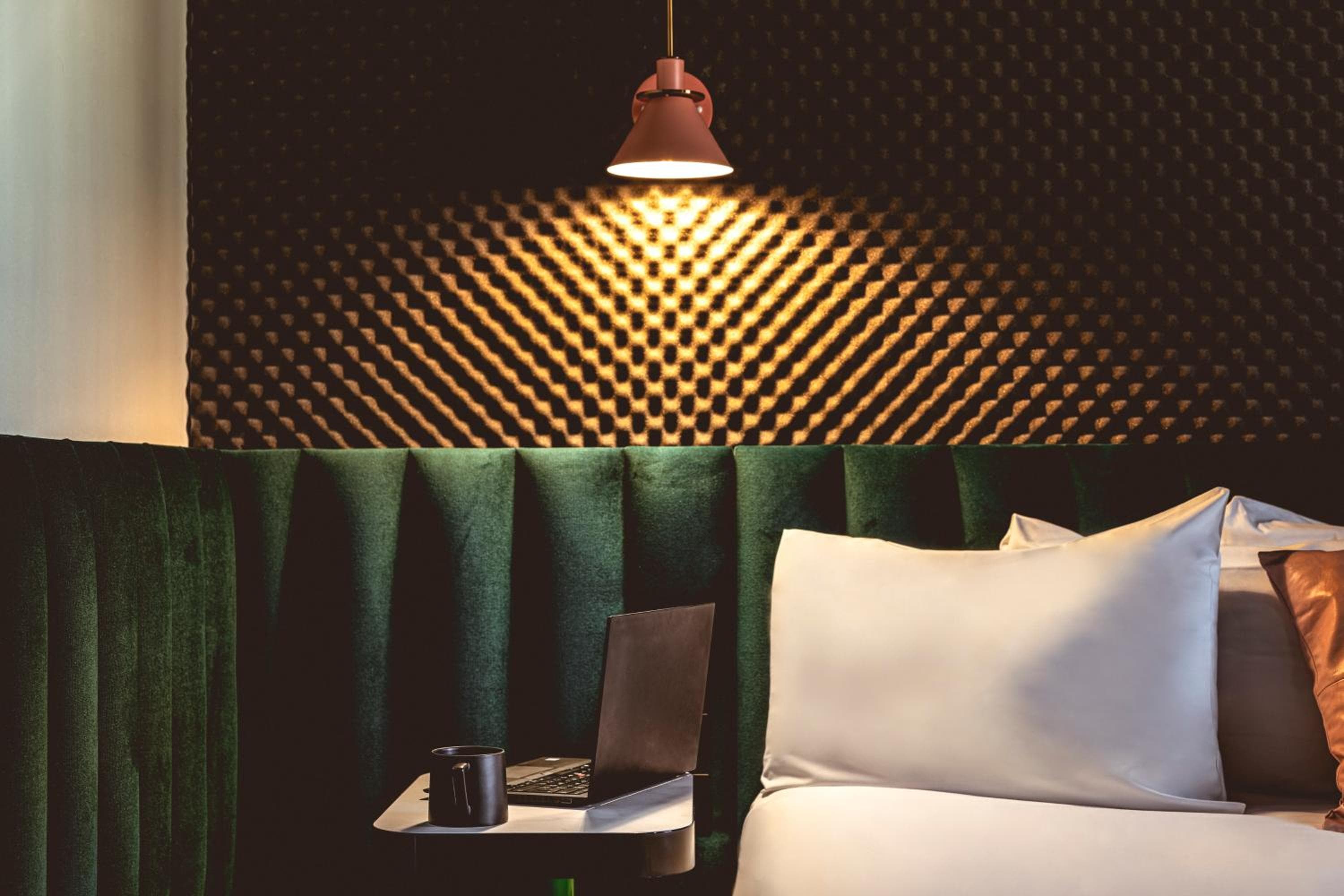 El Hotel ReMIX — 2