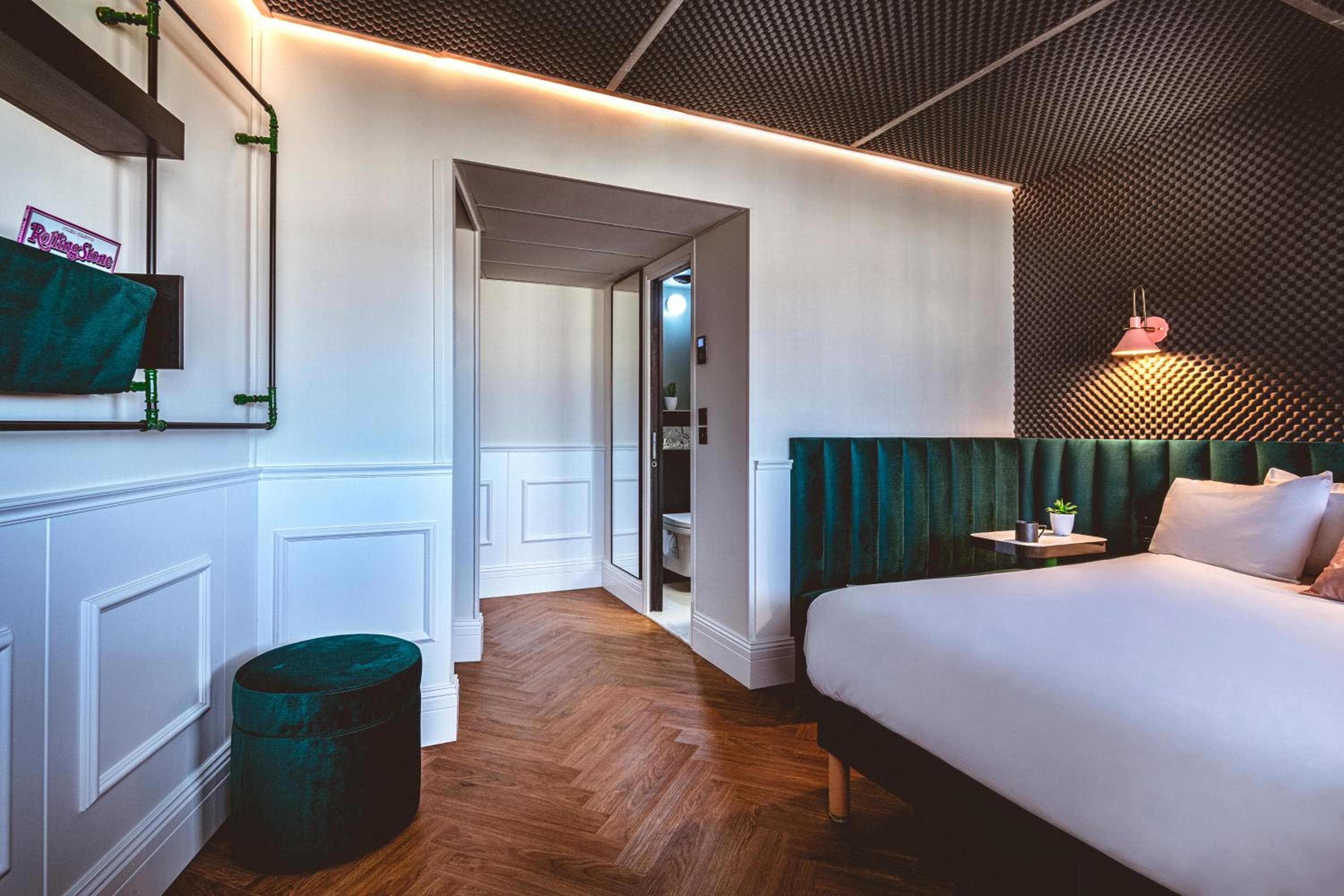 El Hotel ReMIX — 13