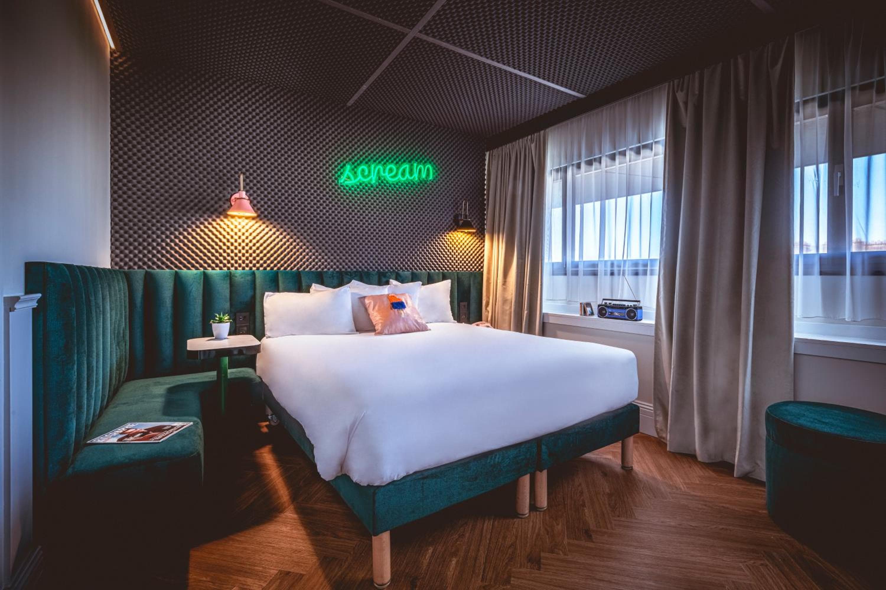 Moxy Paris La Villette — 12