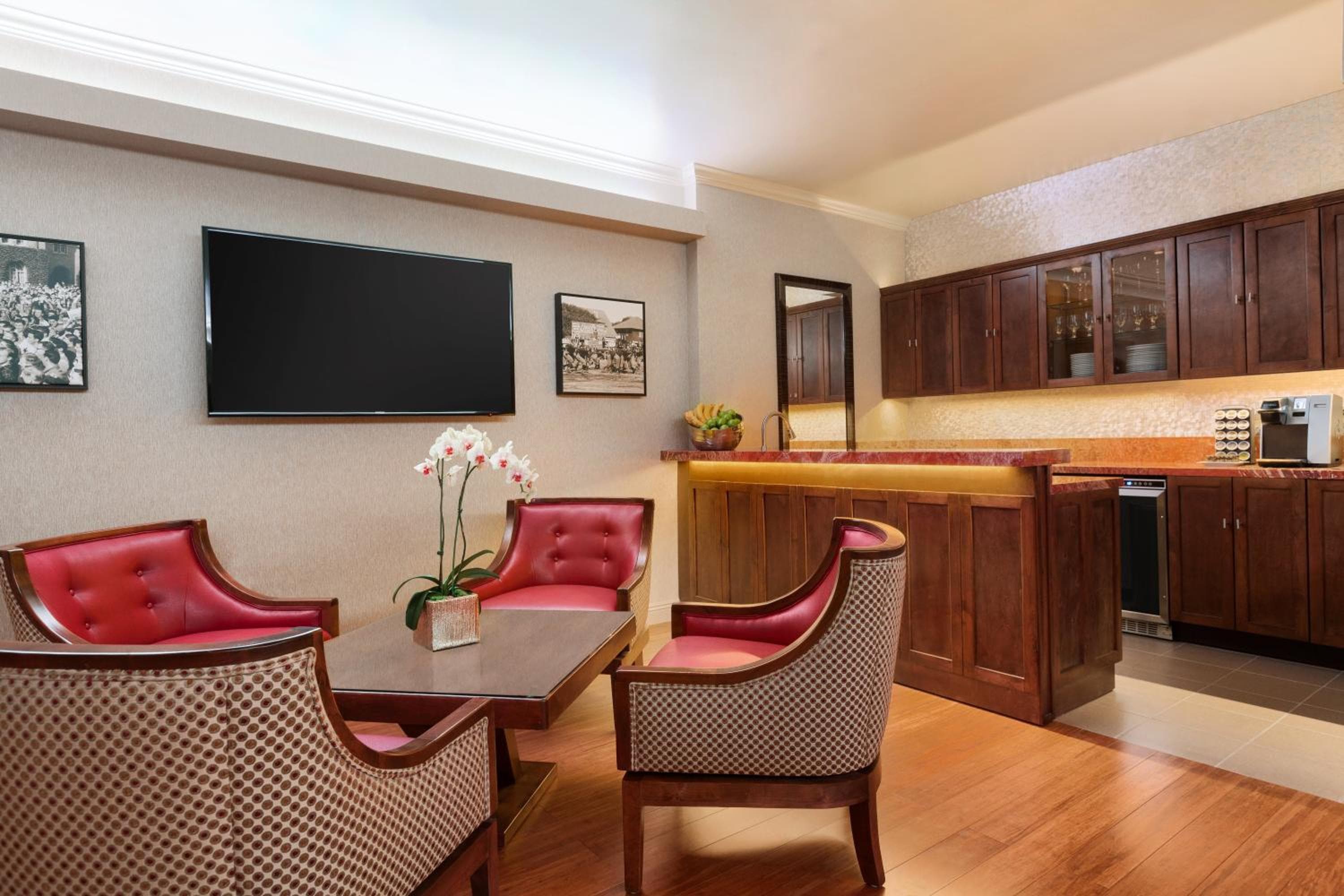 USC Hotel — 8