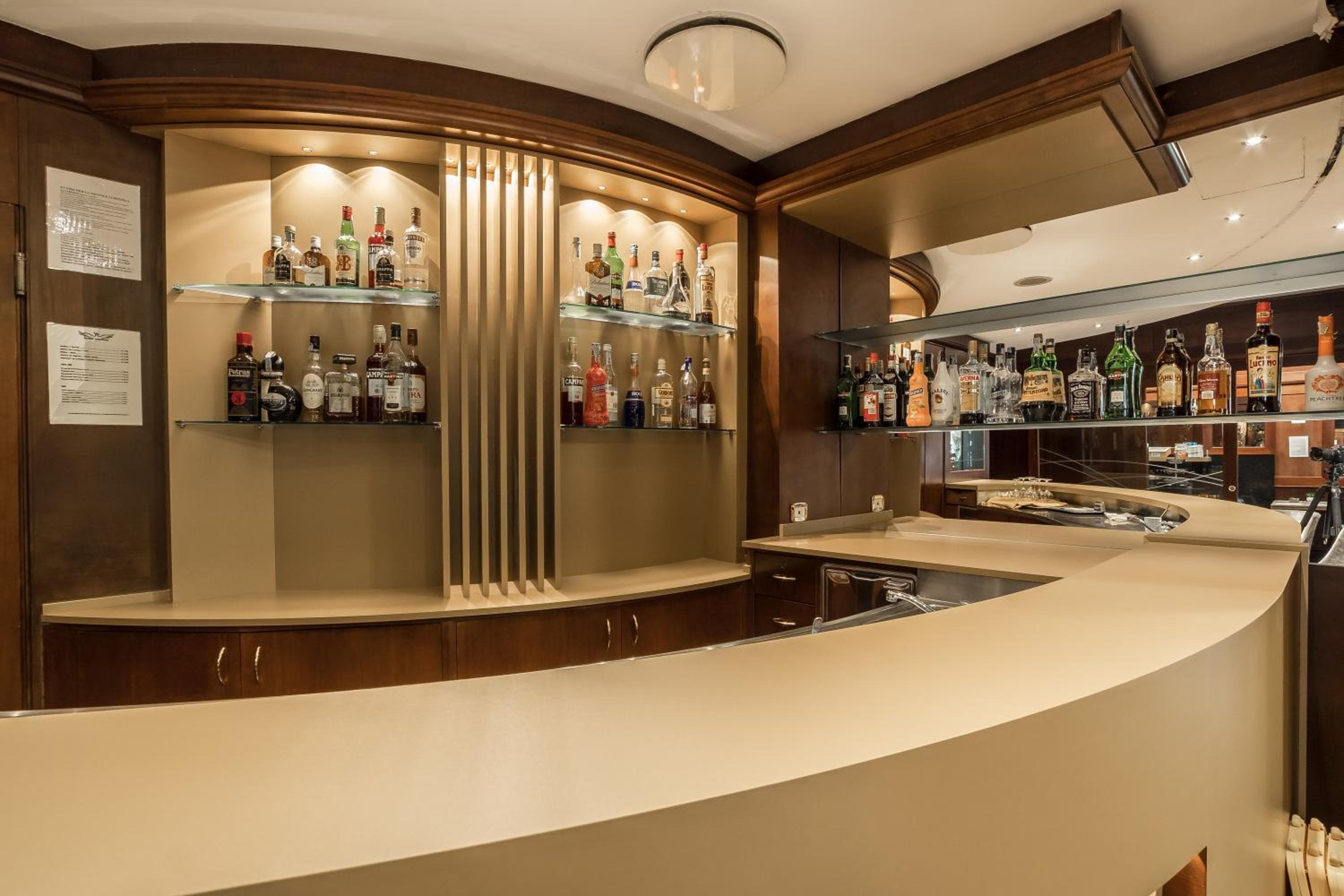 Hotel Mythos — 7