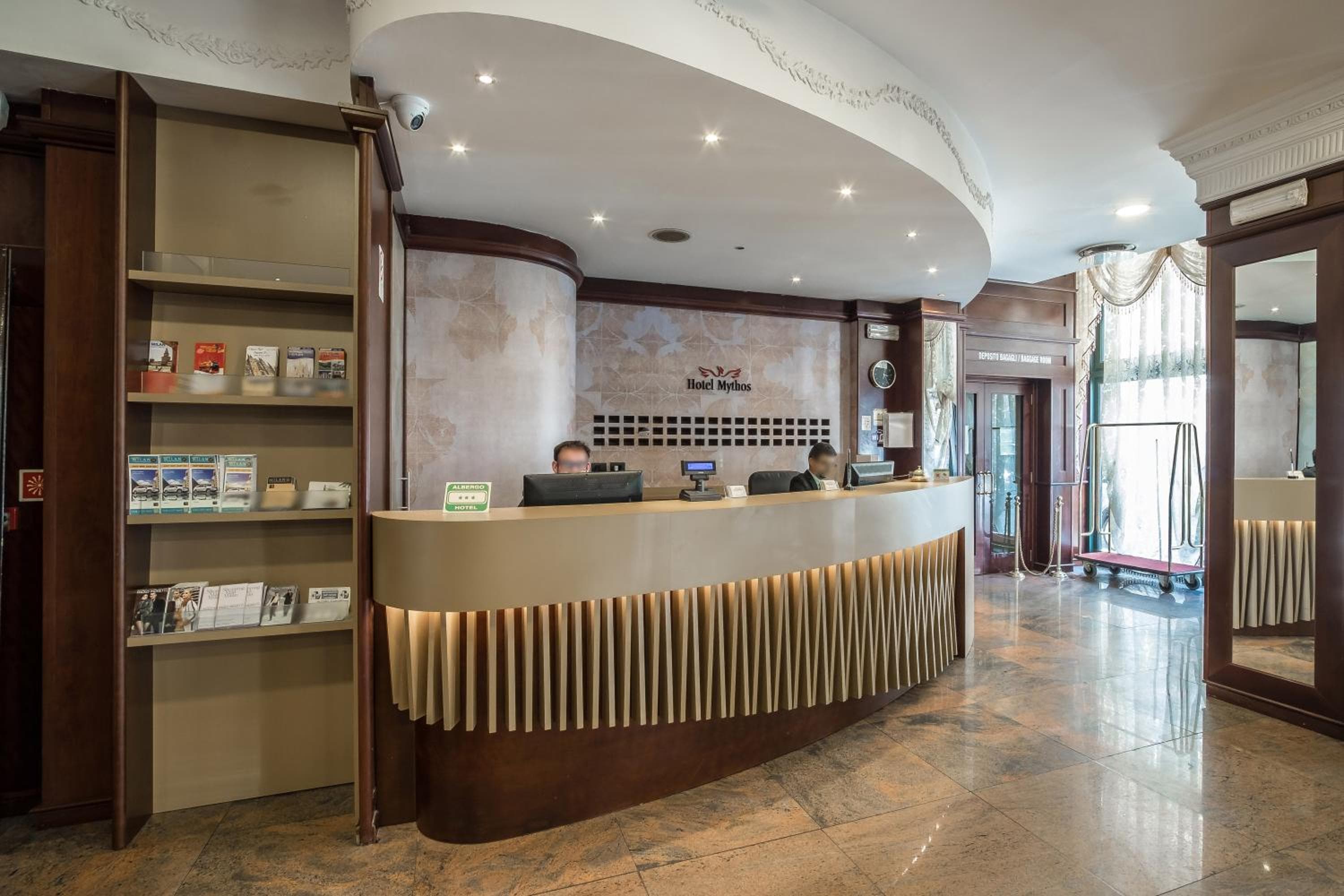 Hotel Mythos — 4