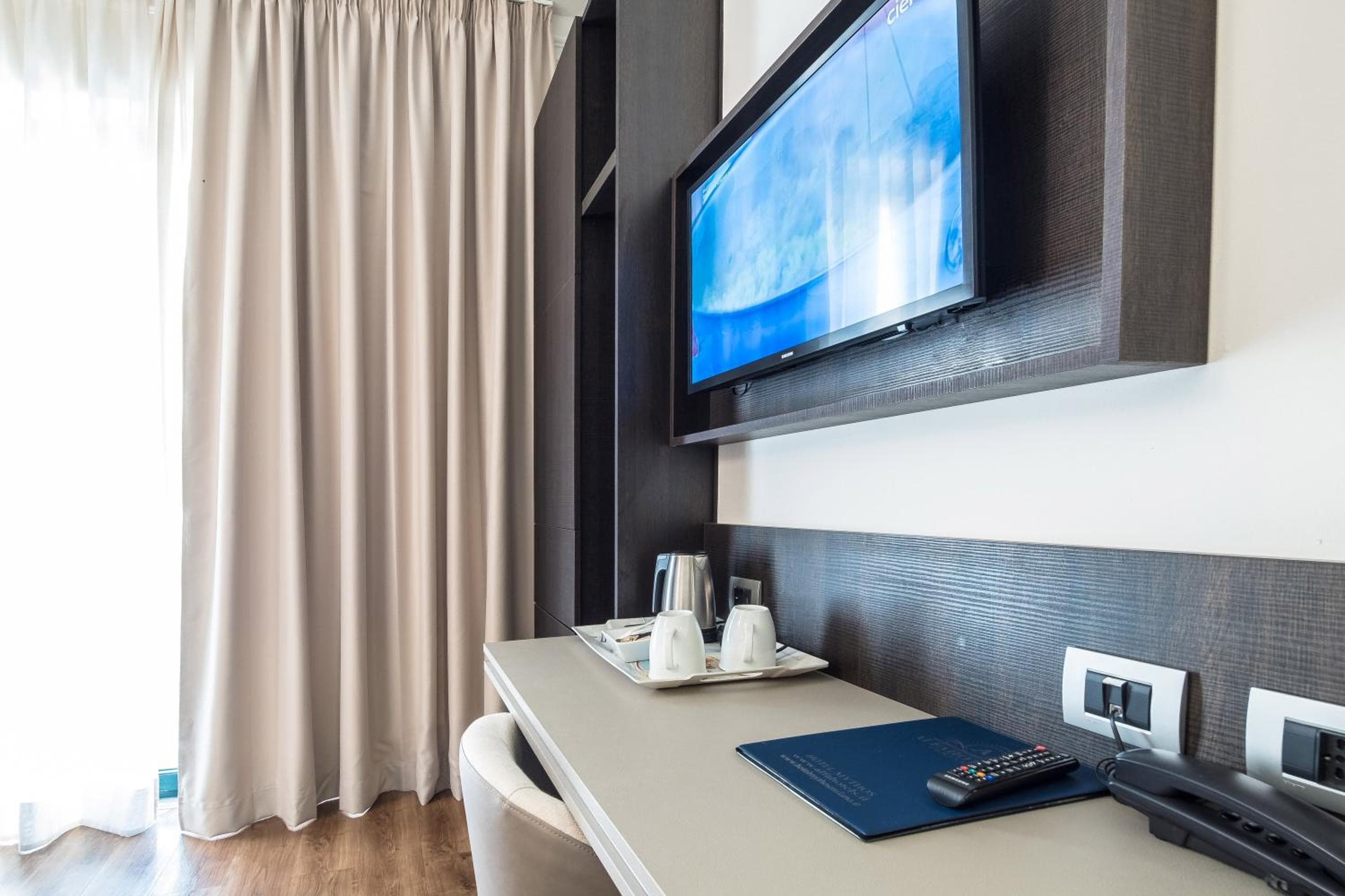 Hotel Mythos — 25