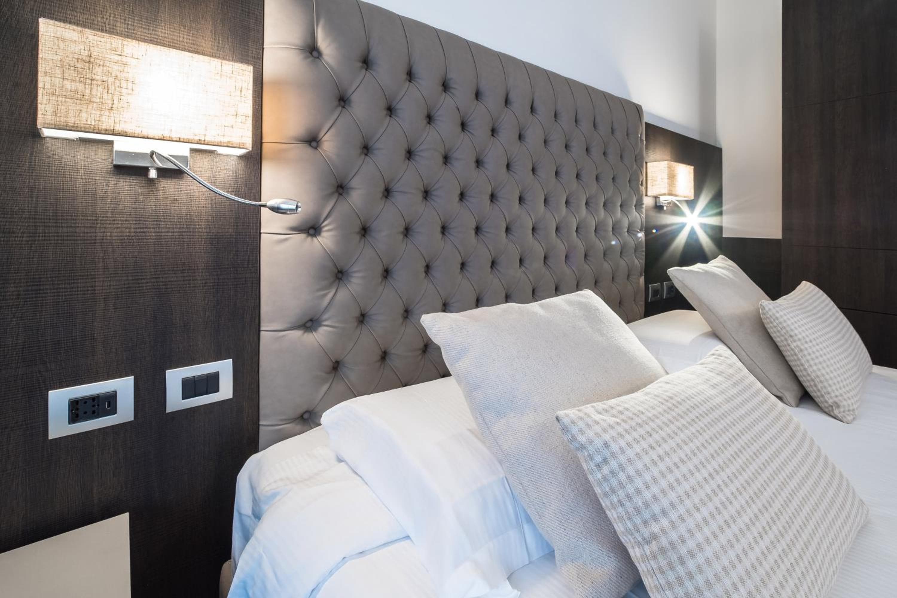 Hotel Mythos — 24